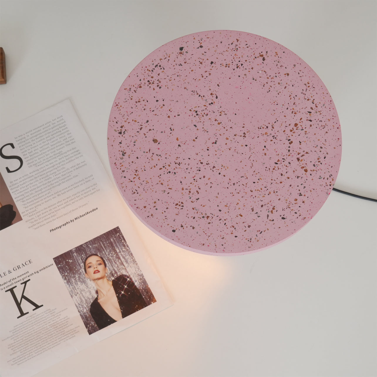 Modern Table Lamp with Terrazzo Base and Pink Finish – 26cm Diameter 7