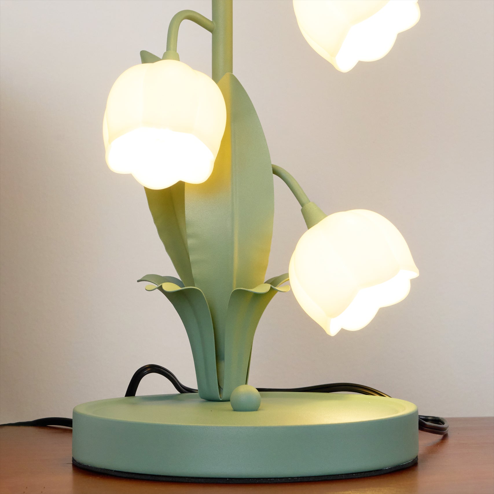 Modern Bell Orchid Table Lamp with Orchid Pattern Shade – 18cm Diameter 9