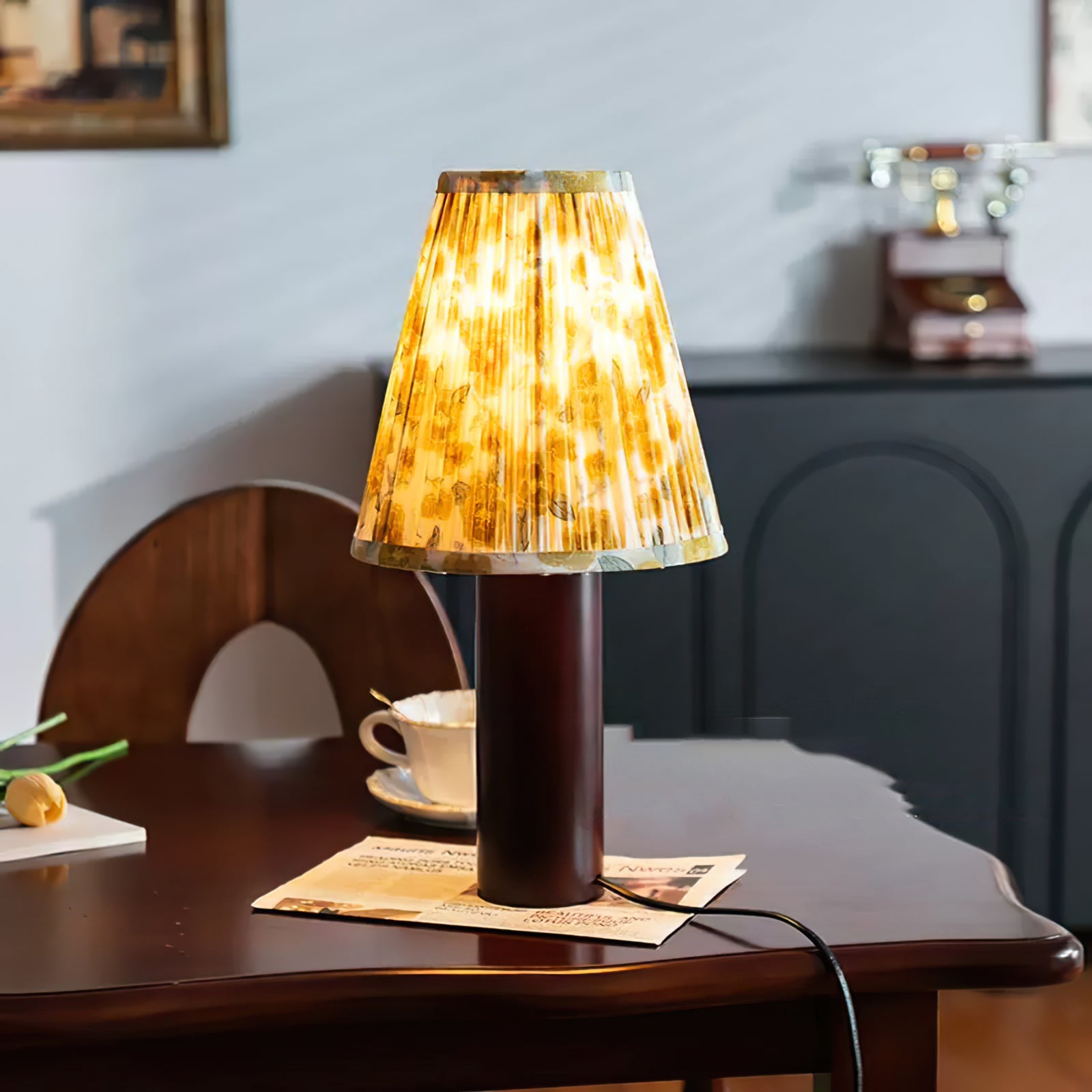 Elegant Wooden Table Lamp with Flower Shade – Versatile Nightstand and Desk Lighting 3