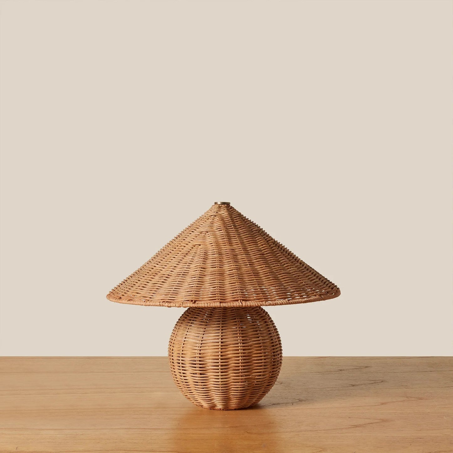 Natural Rattan Table Lamp with Metal Accents – Elegant Bedside or Desk Lighting 3