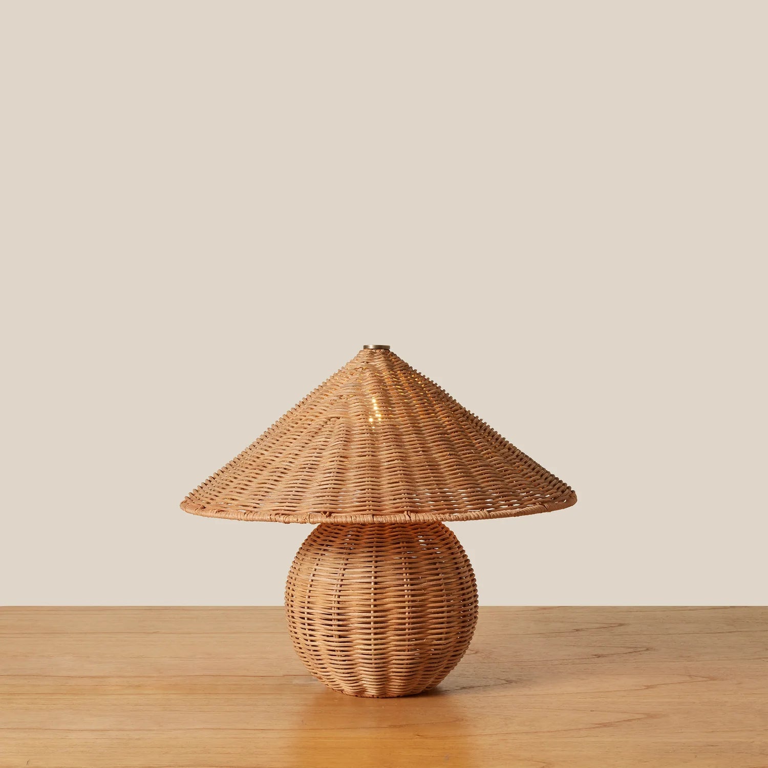 Natural Rattan Table Lamp with Metal Accents – Elegant Bedside or Desk Lighting 8