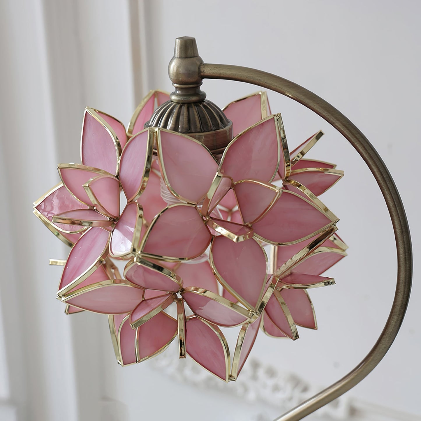 Elegant Pink Capiz Table Lamp with Metal Frame – 20cm Diameter 4