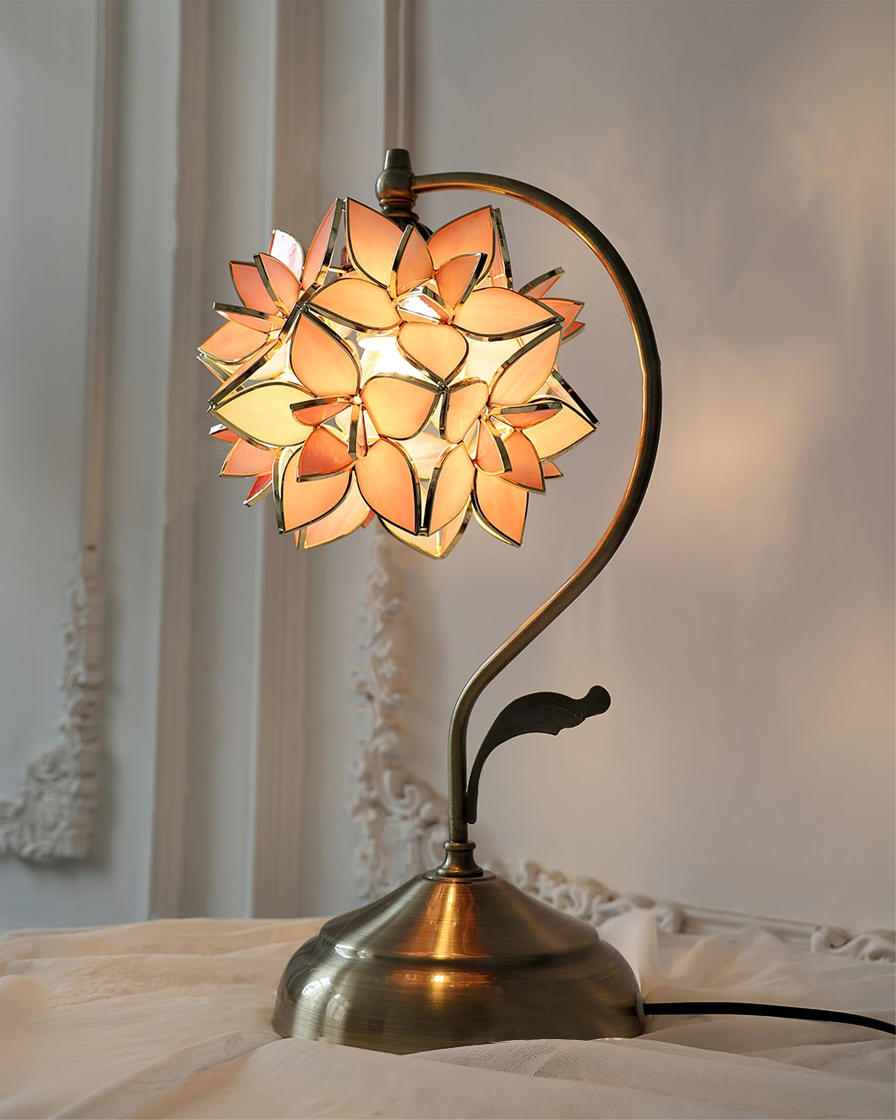 Elegant Pink Capiz Table Lamp with Metal Frame – 20cm Diameter 5