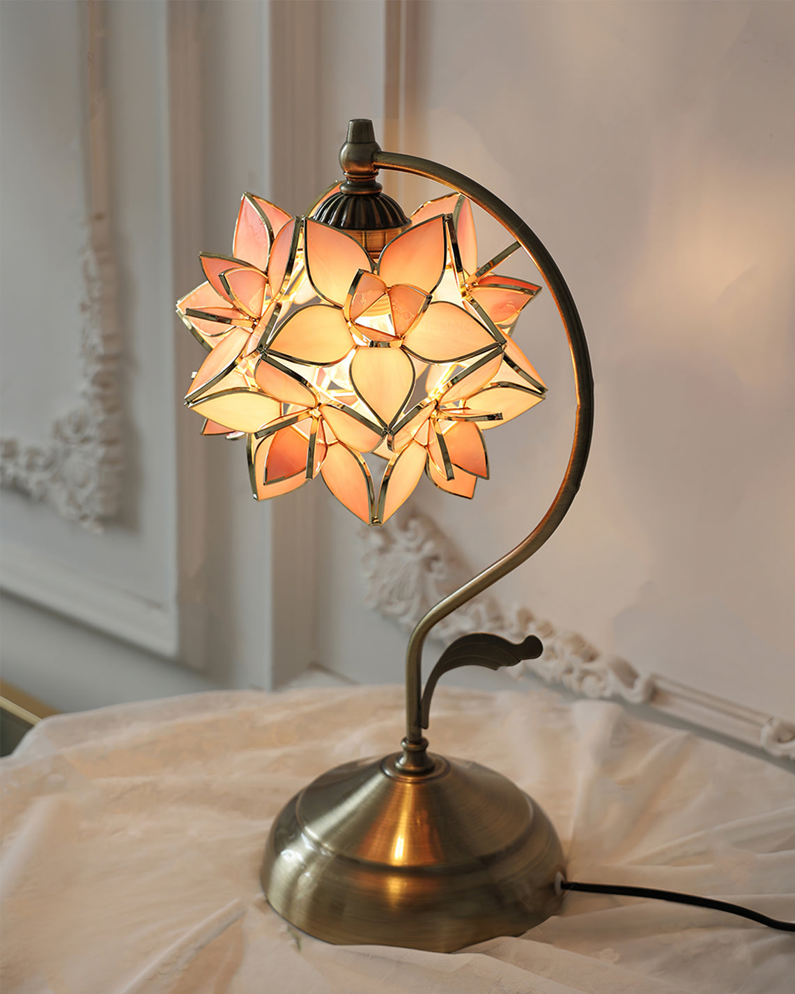 Elegant Pink Capiz Table Lamp with Metal Frame – 20cm Diameter 6