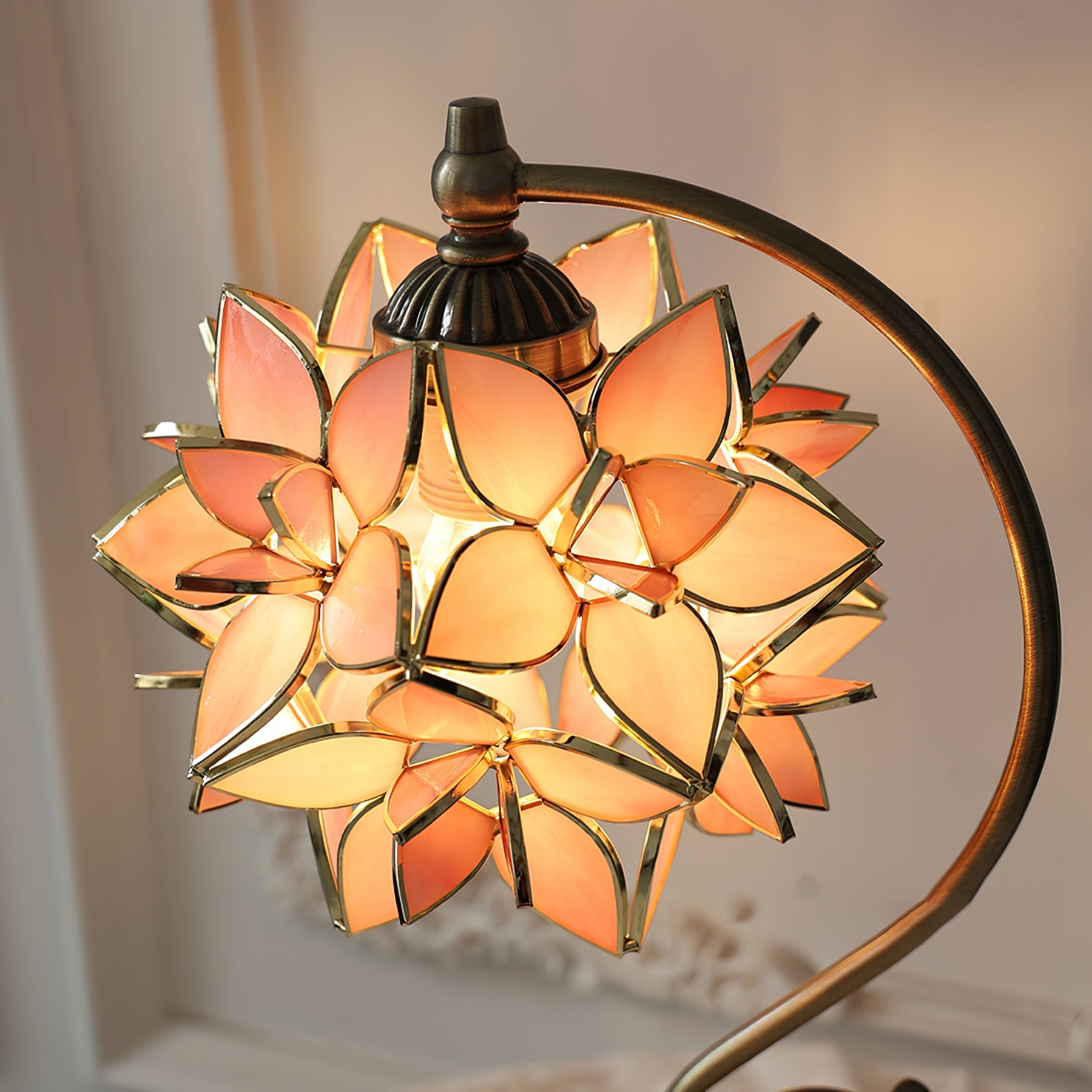 Elegant Pink Capiz Table Lamp with Metal Frame – 20cm Diameter 7