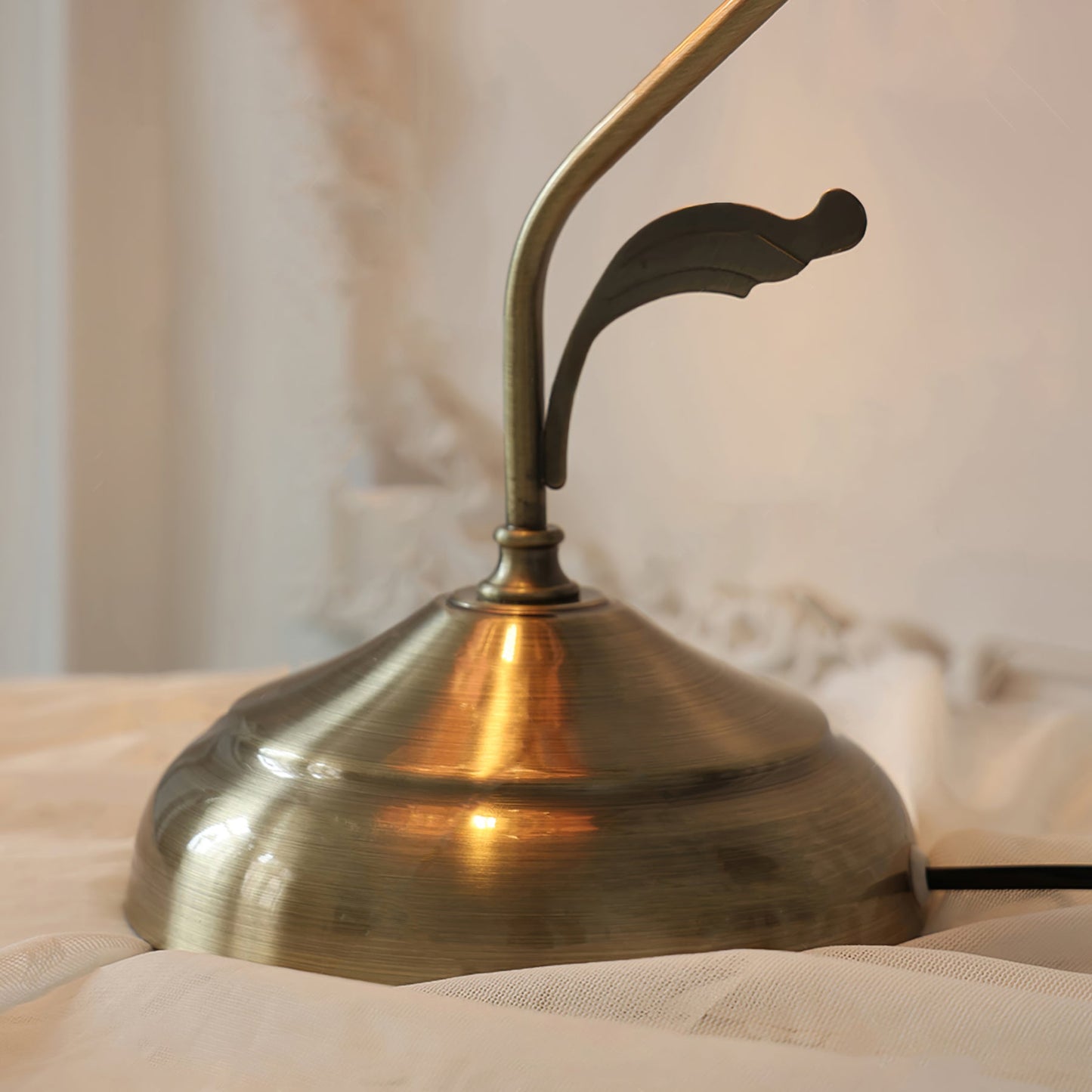 Elegant Pink Capiz Table Lamp with Metal Frame – 20cm Diameter 8