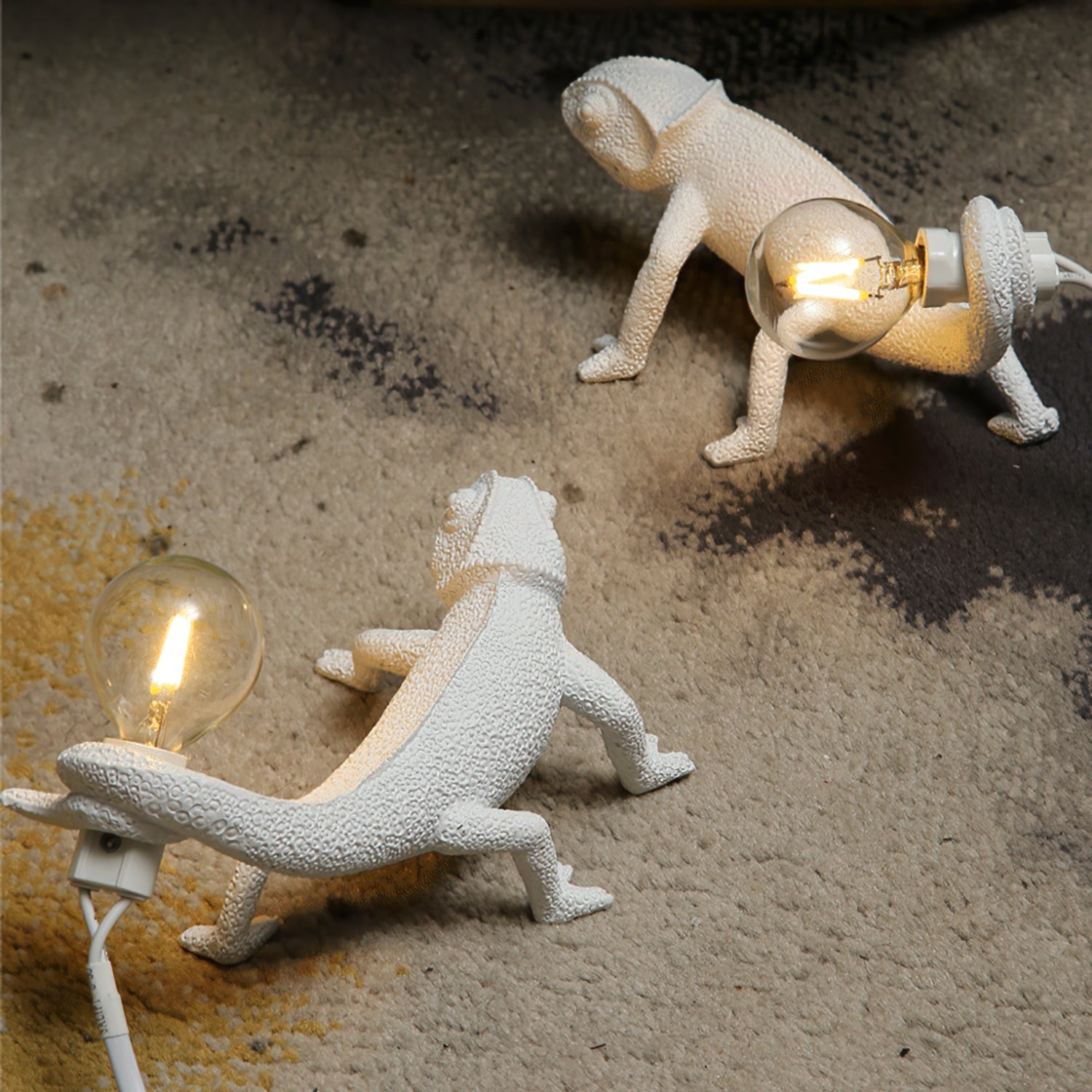 Chameleon Table Lamp - Unique Colorful Resin Design for Bedroom or Living Room 9