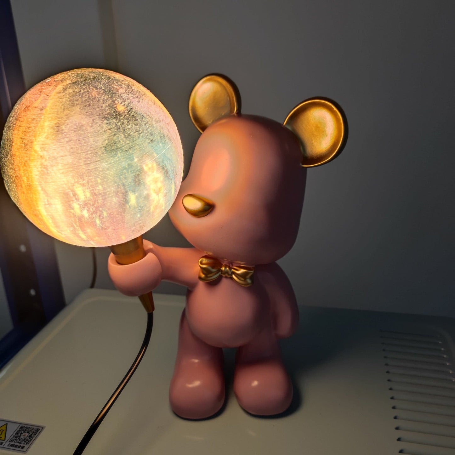 Creative Bear Planet Table Lamp – Colorful 3D Design for Kids' Rooms – LED Compatible 9