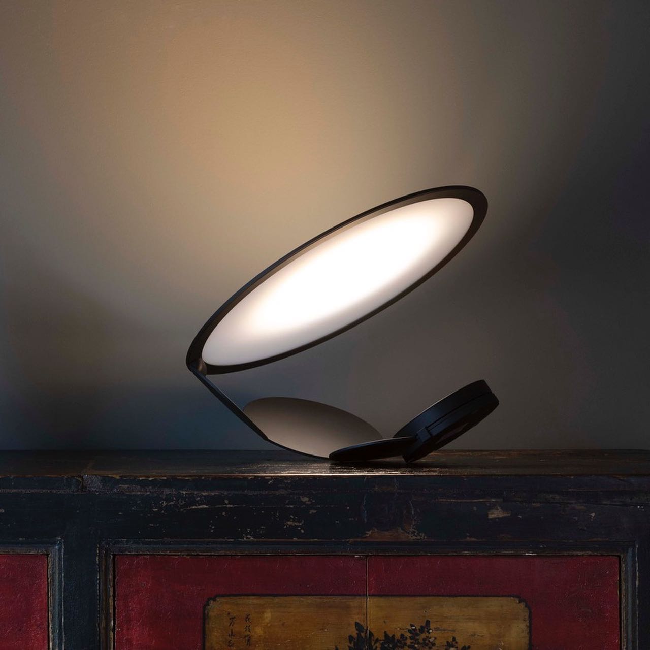 Modern Cut Table Lamp with Integrated LED – Stylish Indoor Lighting Fixture 3