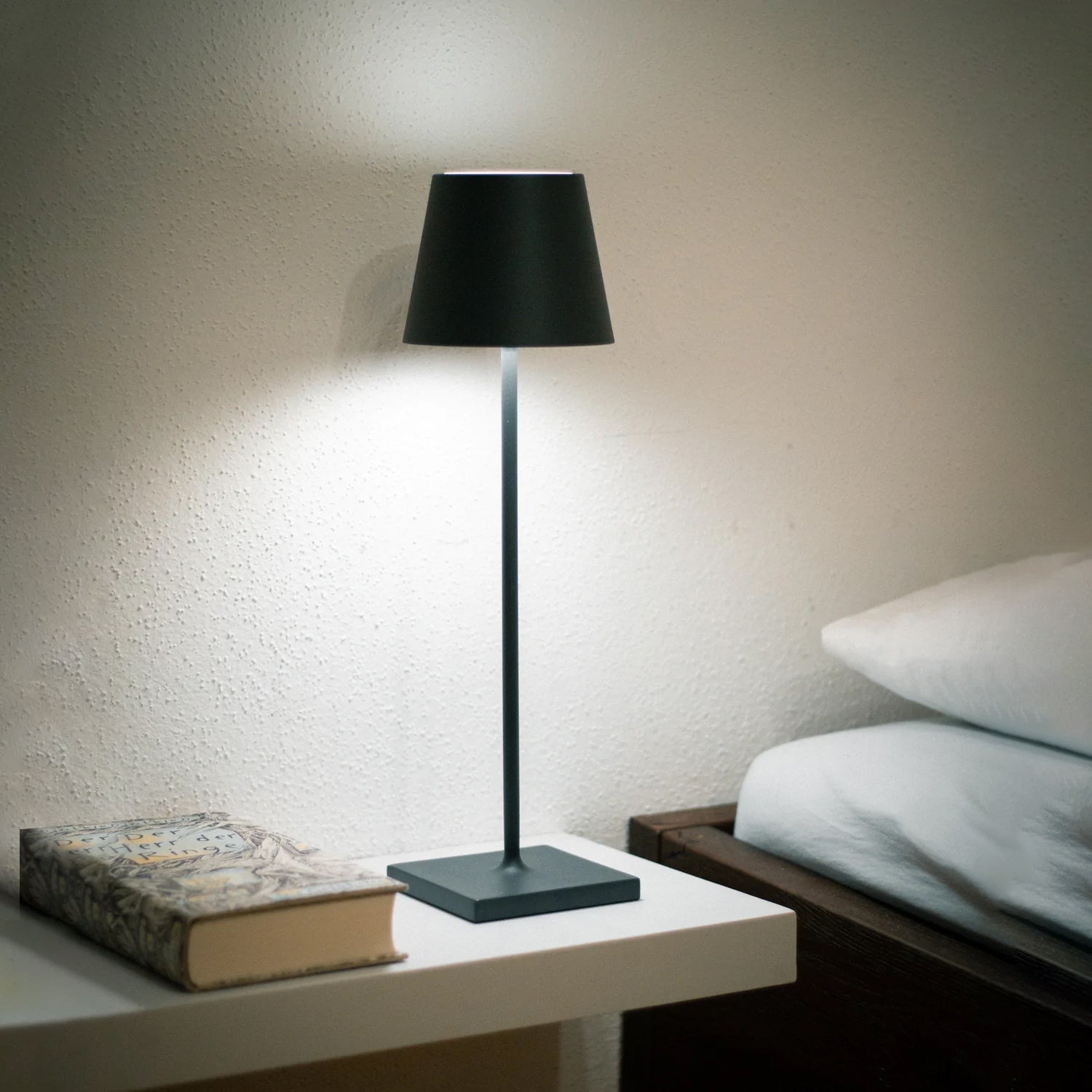 Portable LED Table Lamp with Built-in Battery – Dimmable Touch Control 4