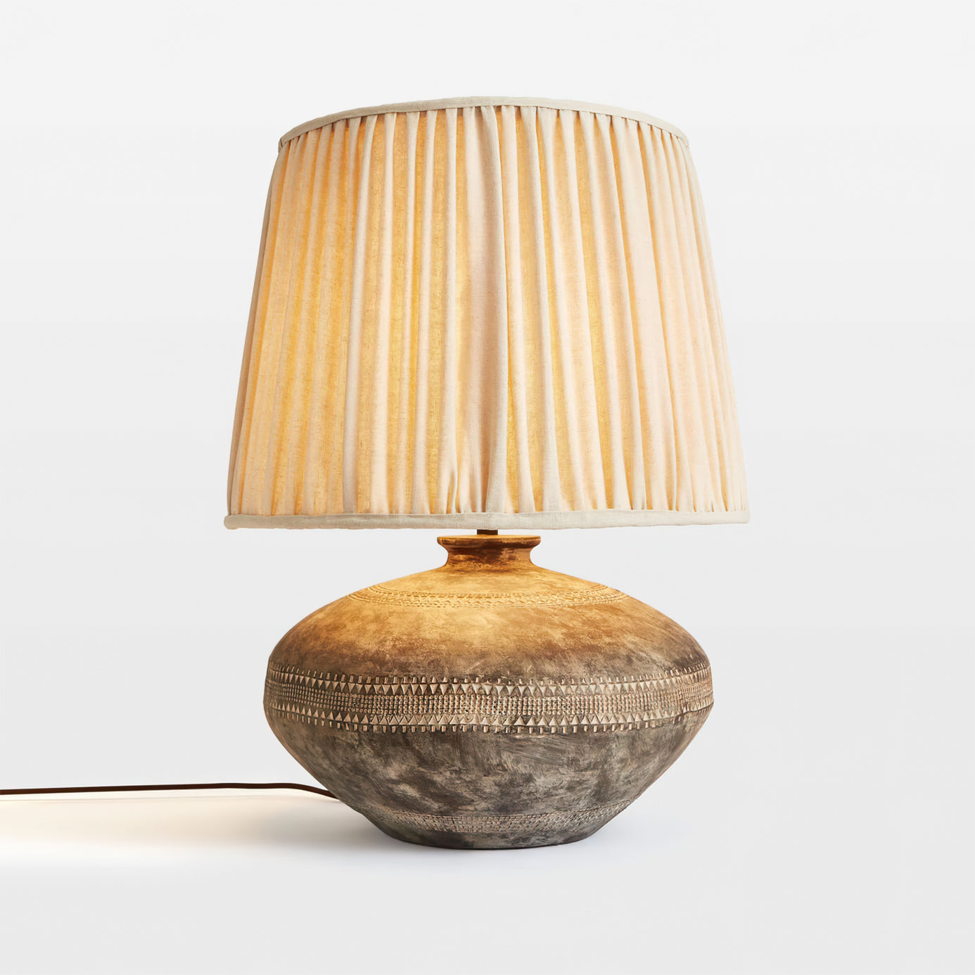 Elegant Ceramic Table Lamp with Linen Shade – 40cm Diameter for Bedroom or Living Room 3
