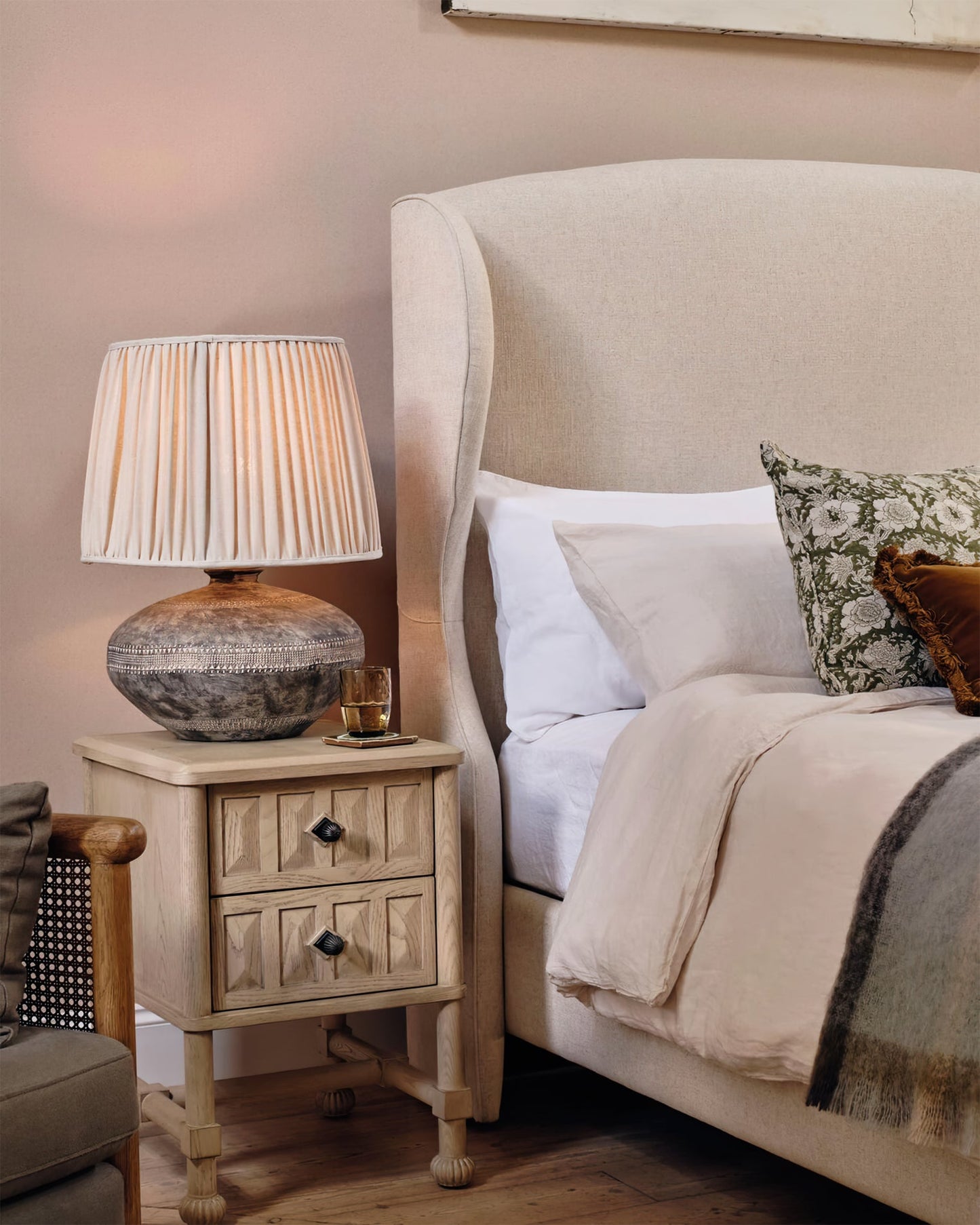 Elegant Ceramic Table Lamp with Linen Shade – 40cm Diameter for Bedroom or Living Room 4