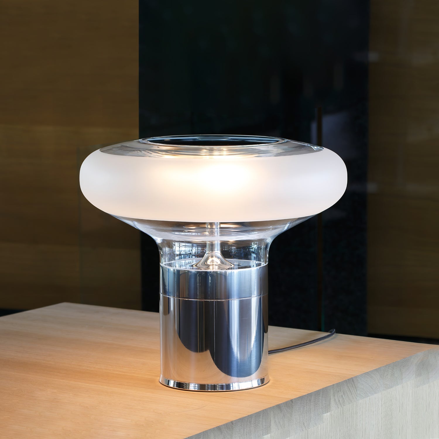 Elegant Five Table Lamp with Mouth-Blown Glass Shade – LED Lighting 3
