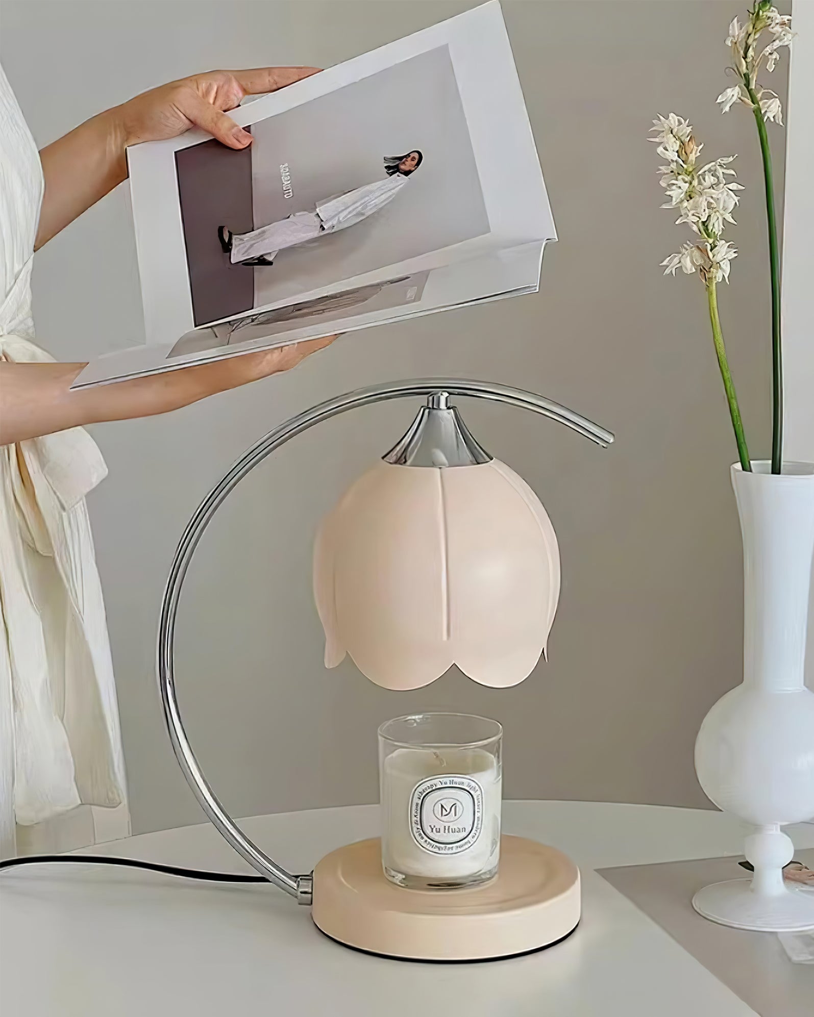 Floral Table Lamp with Integrated Wax Melting Feature – Pink and Chrome Finish Ideal for Bedrooms and Living Rooms 7