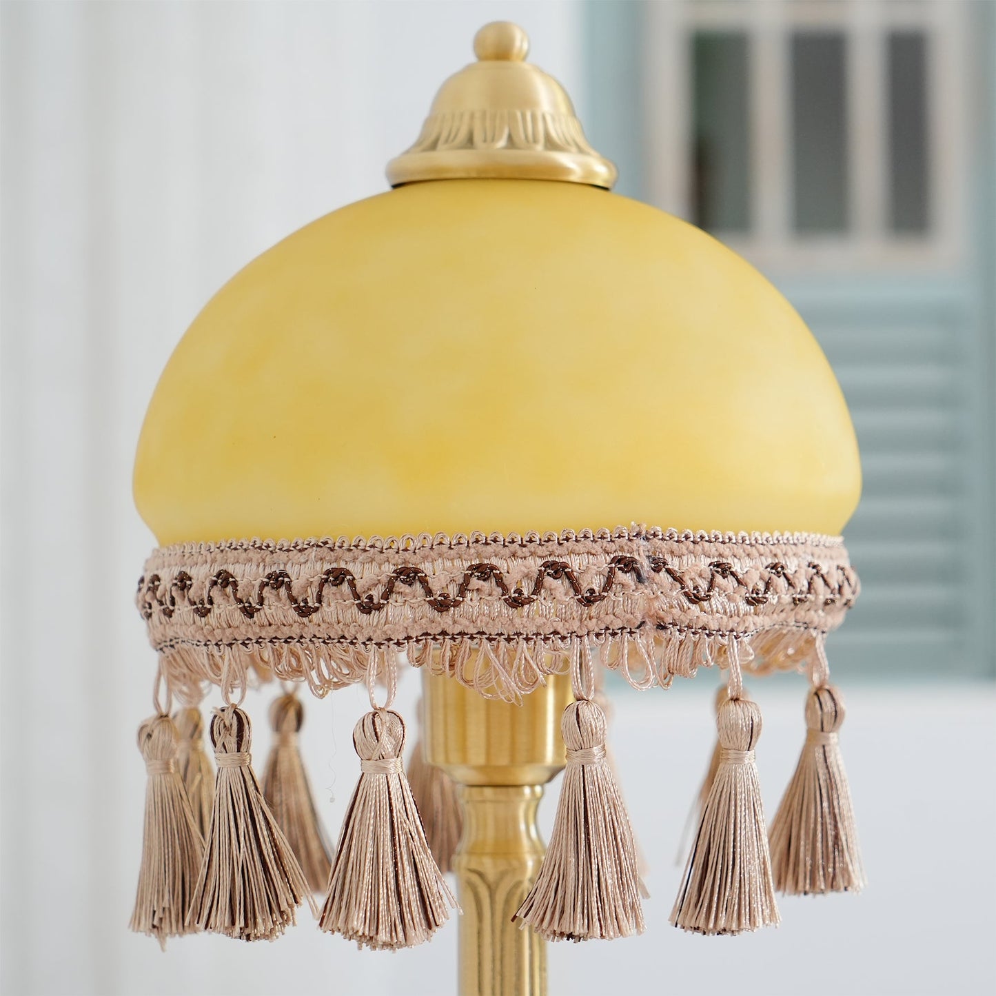 Elegant Brass Table Lamp with French Tassels – 18cm Diameter, Indoor Lighting 7