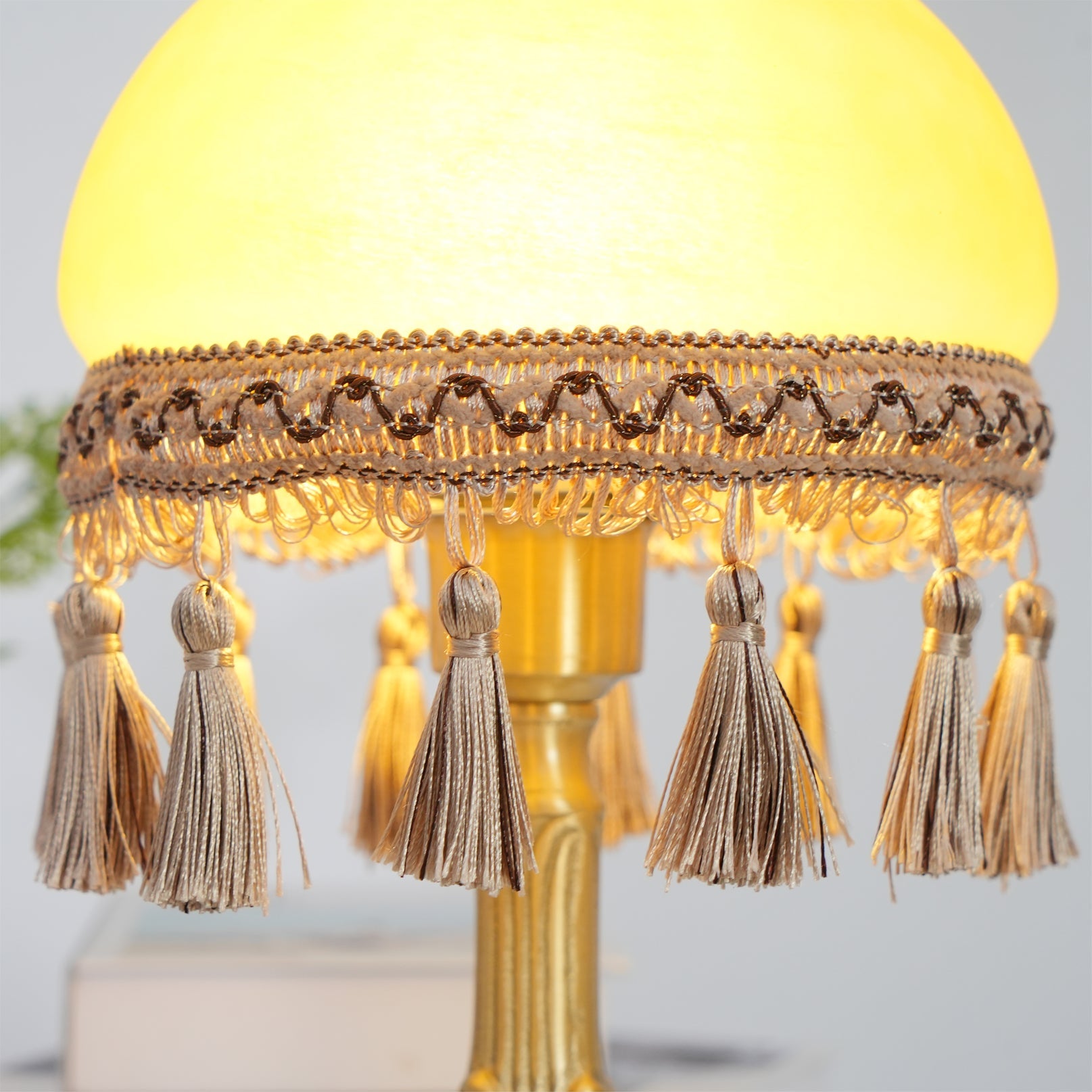 Elegant Brass Table Lamp with French Tassels – 18cm Diameter, Indoor Lighting 8