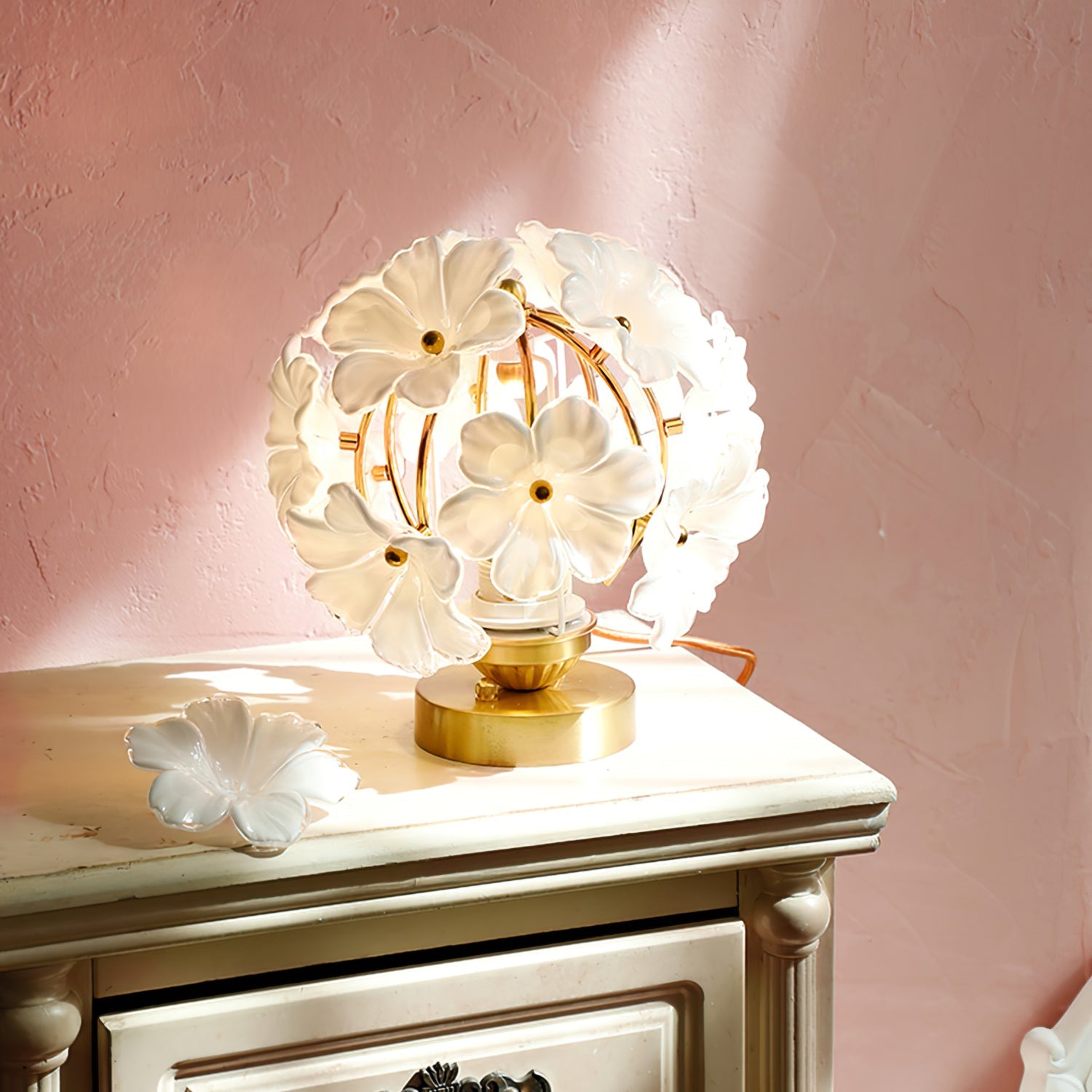 Elegant Floral Table Lamp with Glass Shade – 20cm Diameter, Indoor Use 4