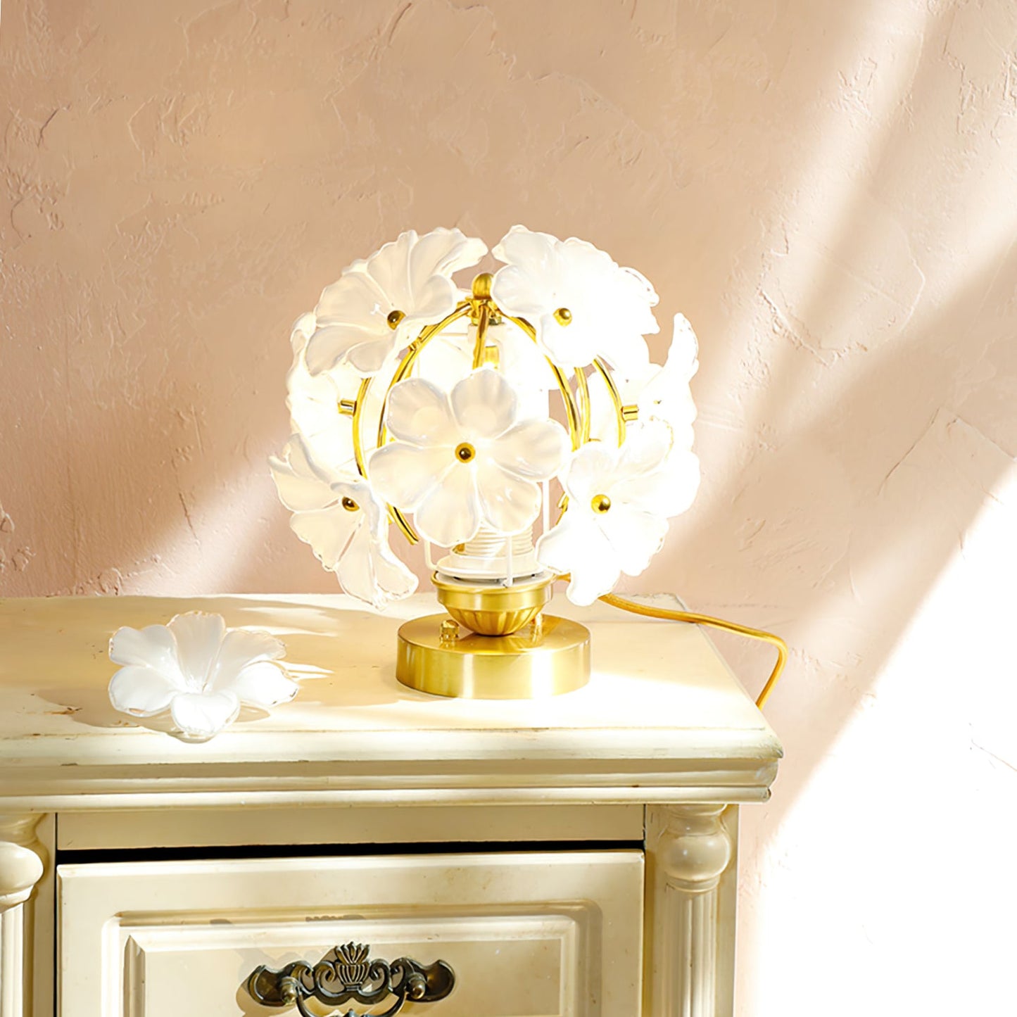 Elegant Floral Table Lamp with Glass Shade – 20cm Diameter, Indoor Use 5