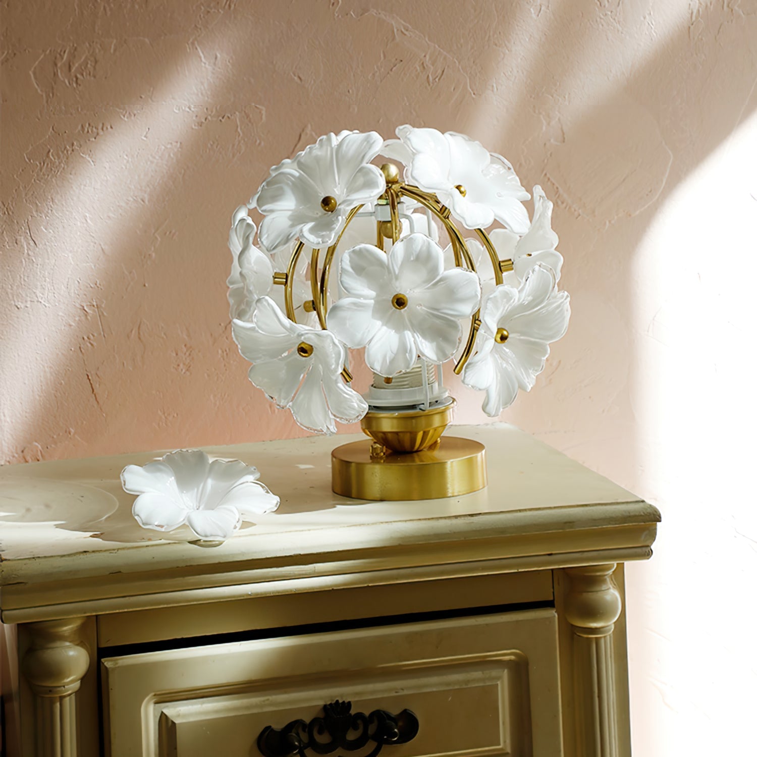 Elegant Floral Table Lamp with Glass Shade – 20cm Diameter, Indoor Use 7