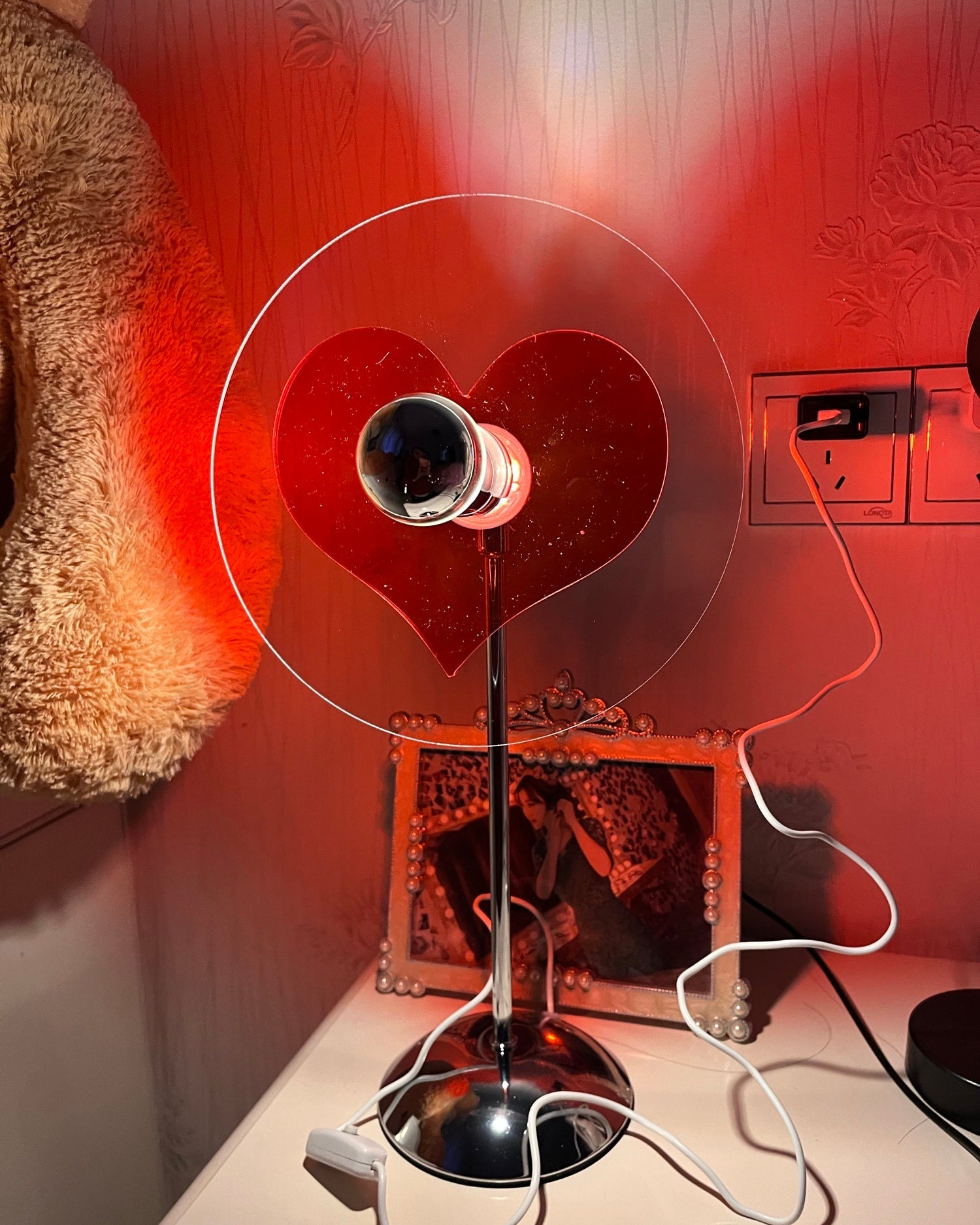 Heart-Shaped Table Lamp with Integrated LED – Cozy Bedroom Lamps for Romantic Ambiance 4