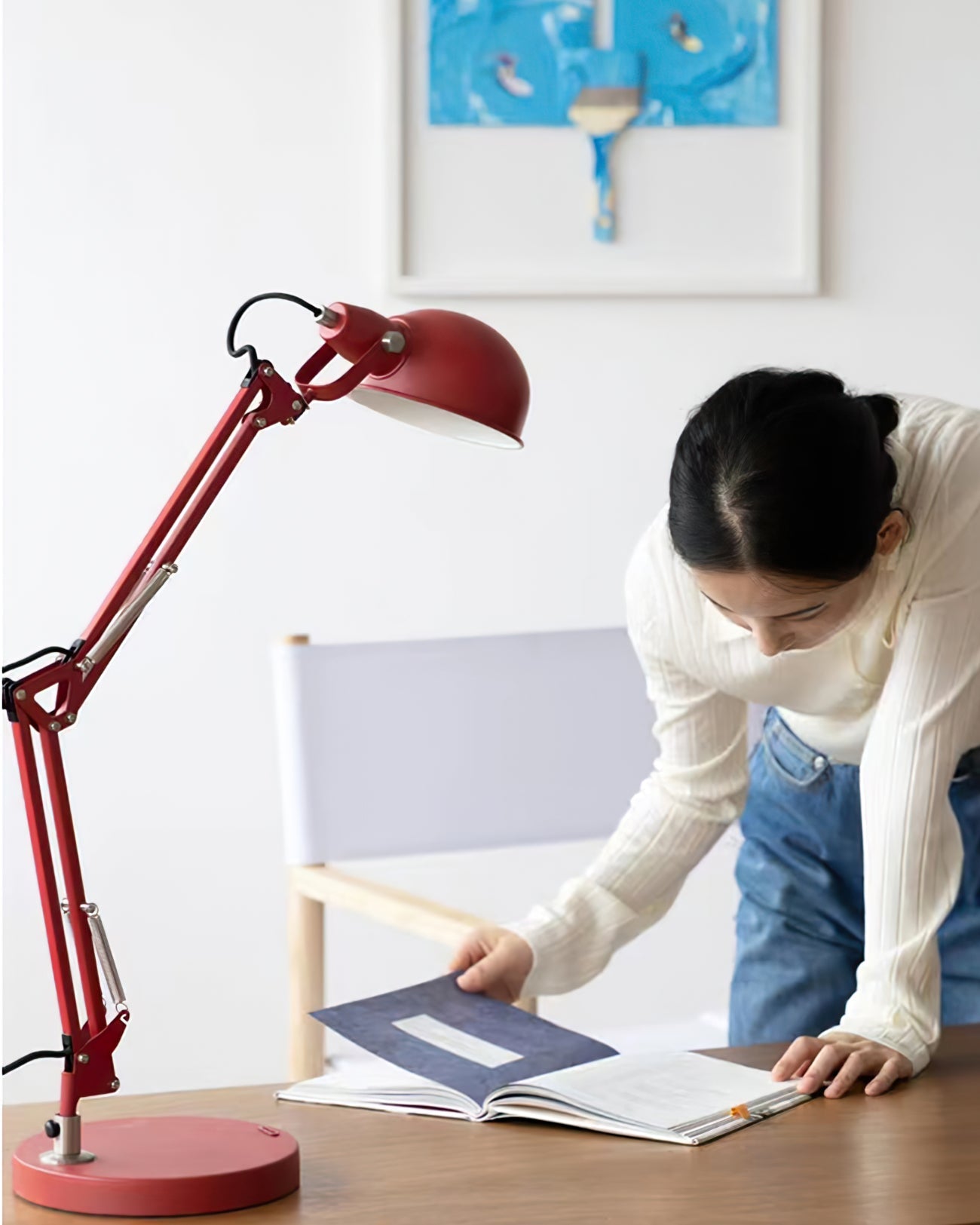 Adjustable Red Table Lamp with Metal Body – Modern Indoor Lighting 7