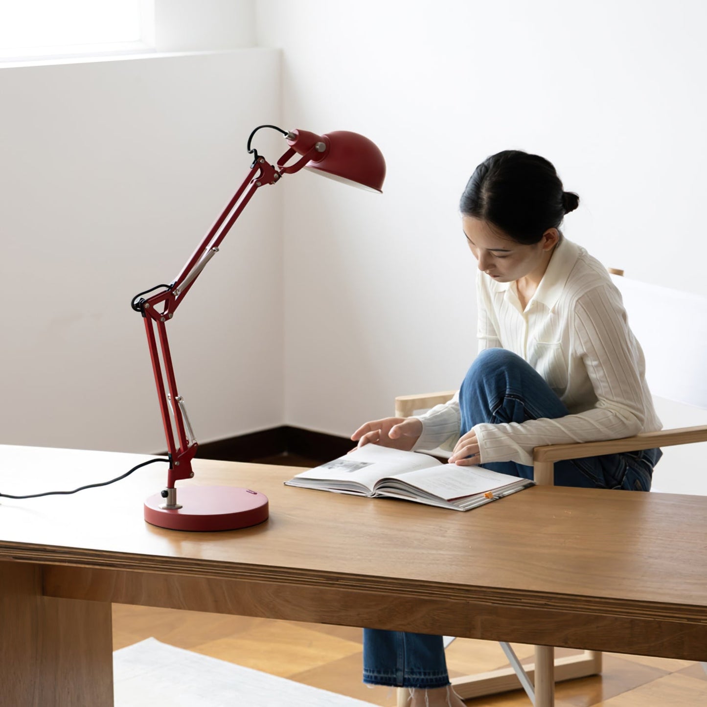 Adjustable Red Table Lamp with Metal Body – Modern Indoor Lighting 8
