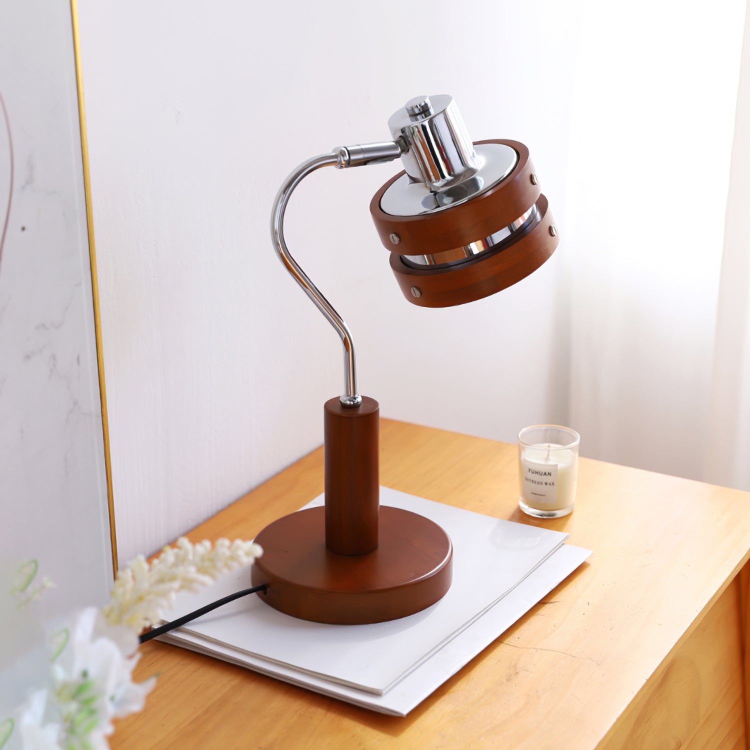 Modern Table Lamp with Swiveling Metal Head and Wooden Frame – 20cm Diameter 7