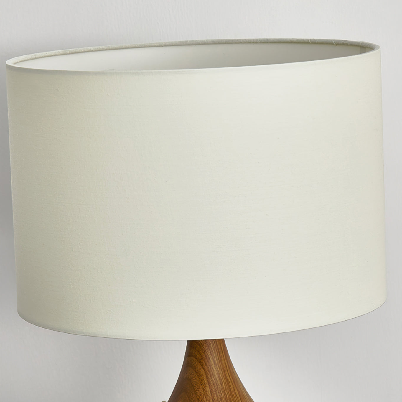 Elegant Table Lamp with Fabric Shade – Modern Design for Bedroom or Living Room 6