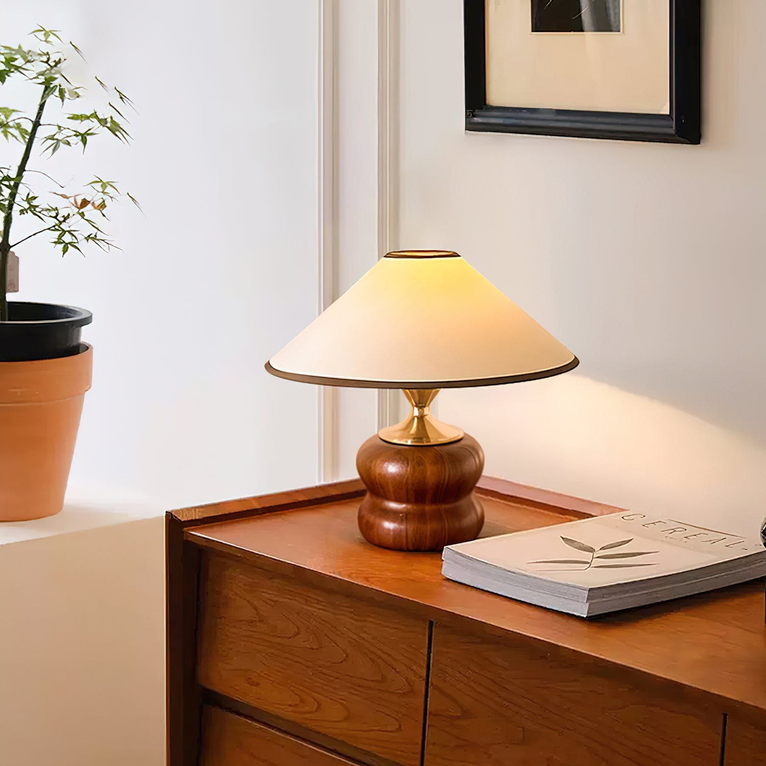 Elegant Wooden Table Lamp with Brass Accent – 32cm for Living Room or Bedroom 4