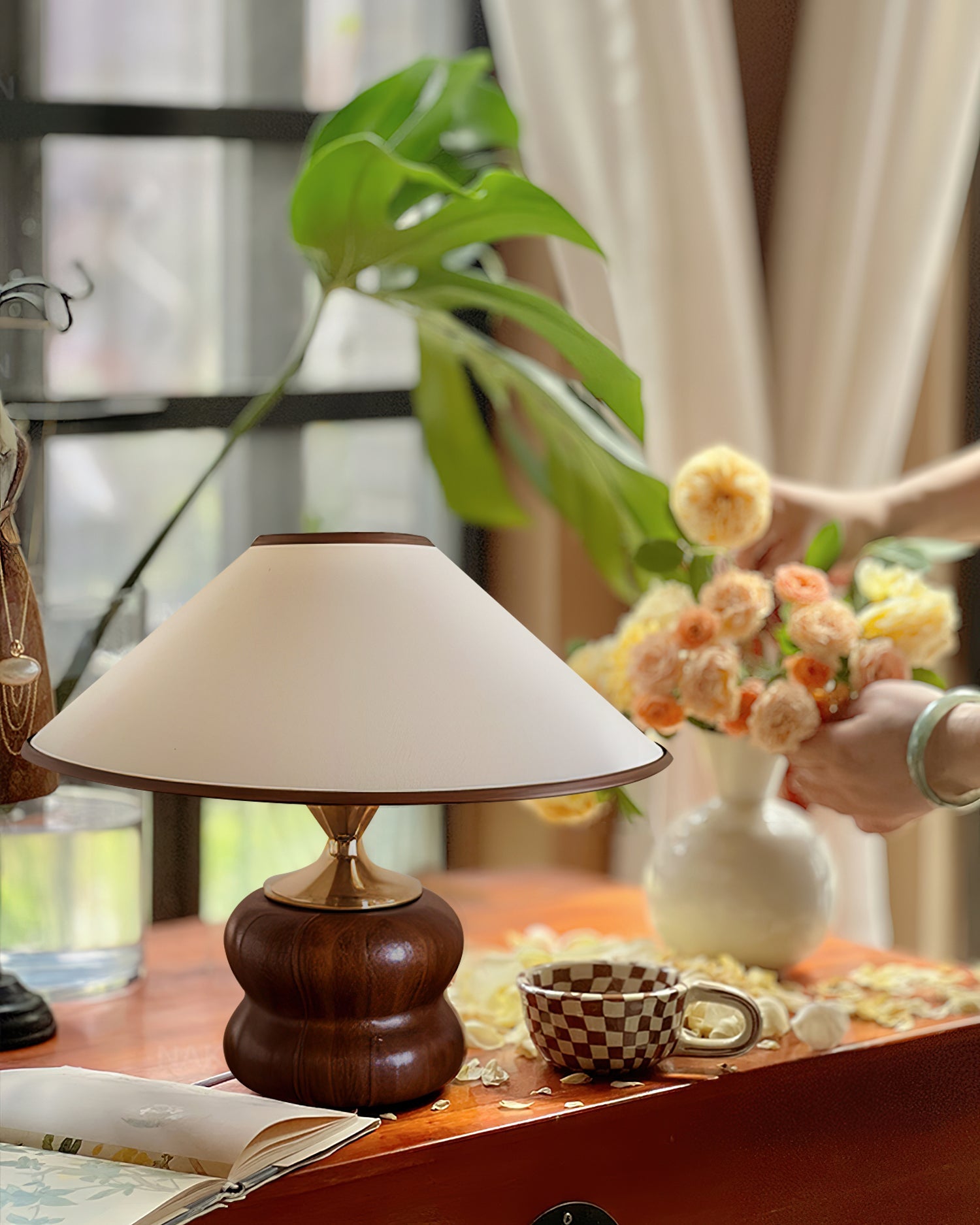 Elegant Wooden Table Lamp with Brass Accent – 32cm for Living Room or Bedroom 5