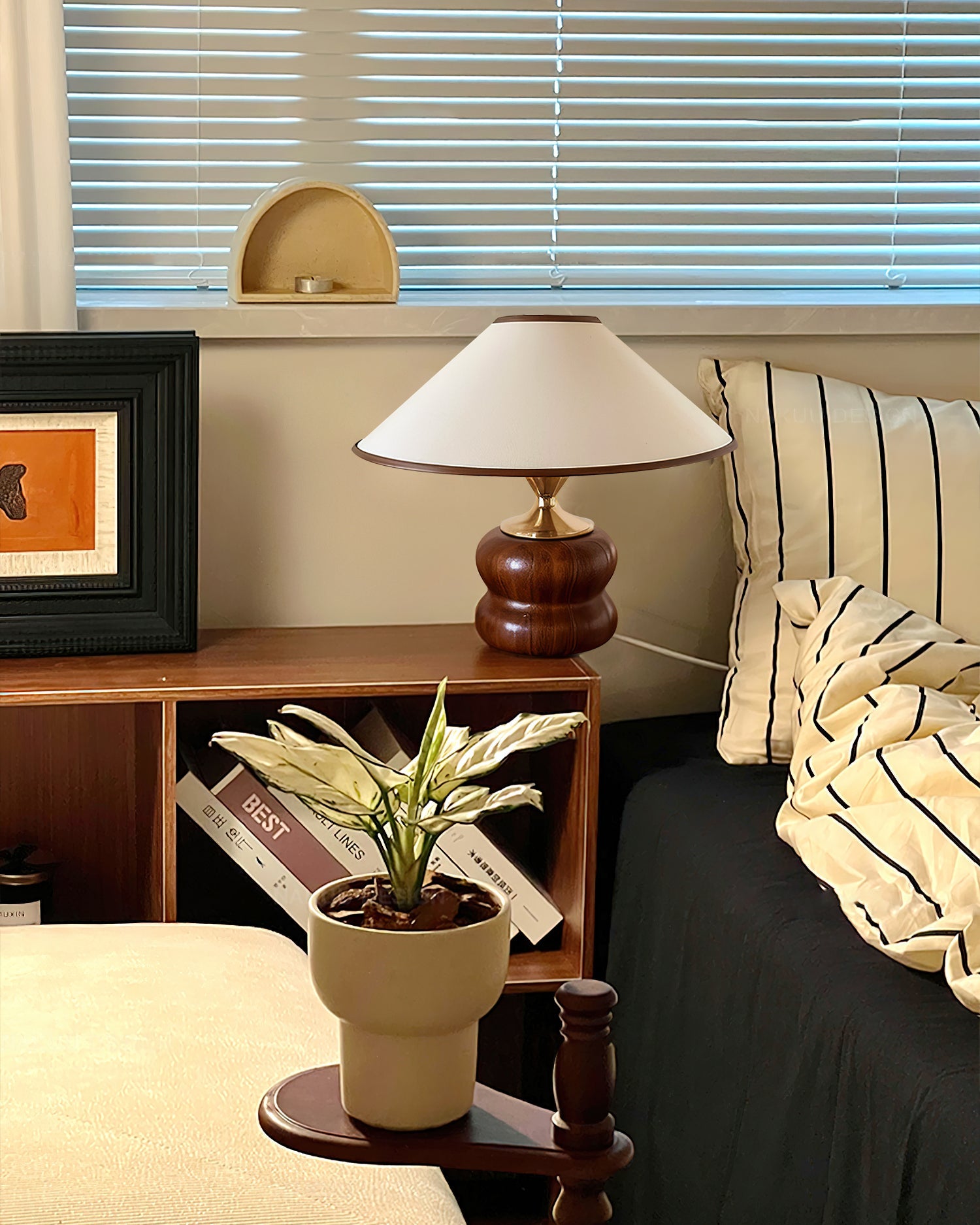Elegant Wooden Table Lamp with Brass Accent – 32cm for Living Room or Bedroom 6