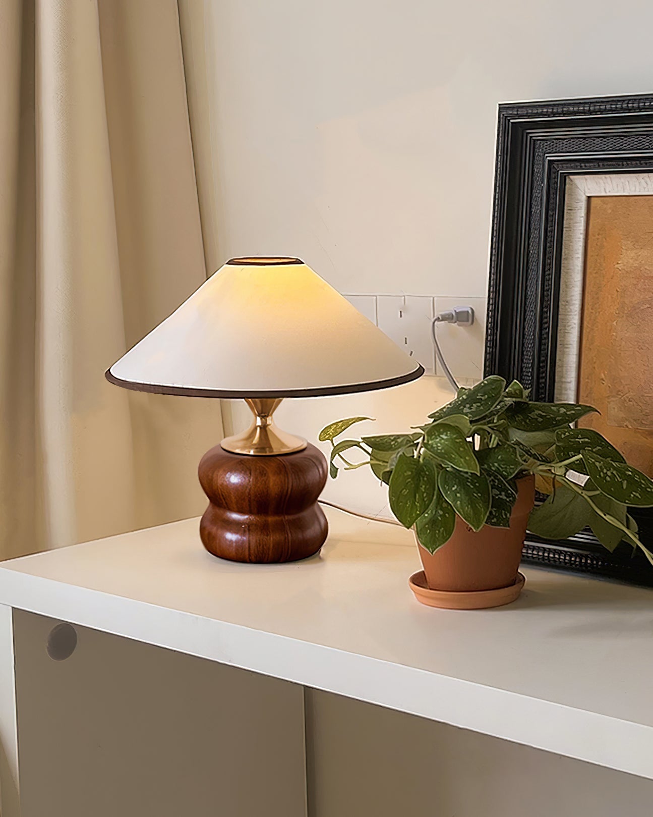 Elegant Wooden Table Lamp with Brass Accent – 32cm for Living Room or Bedroom 7