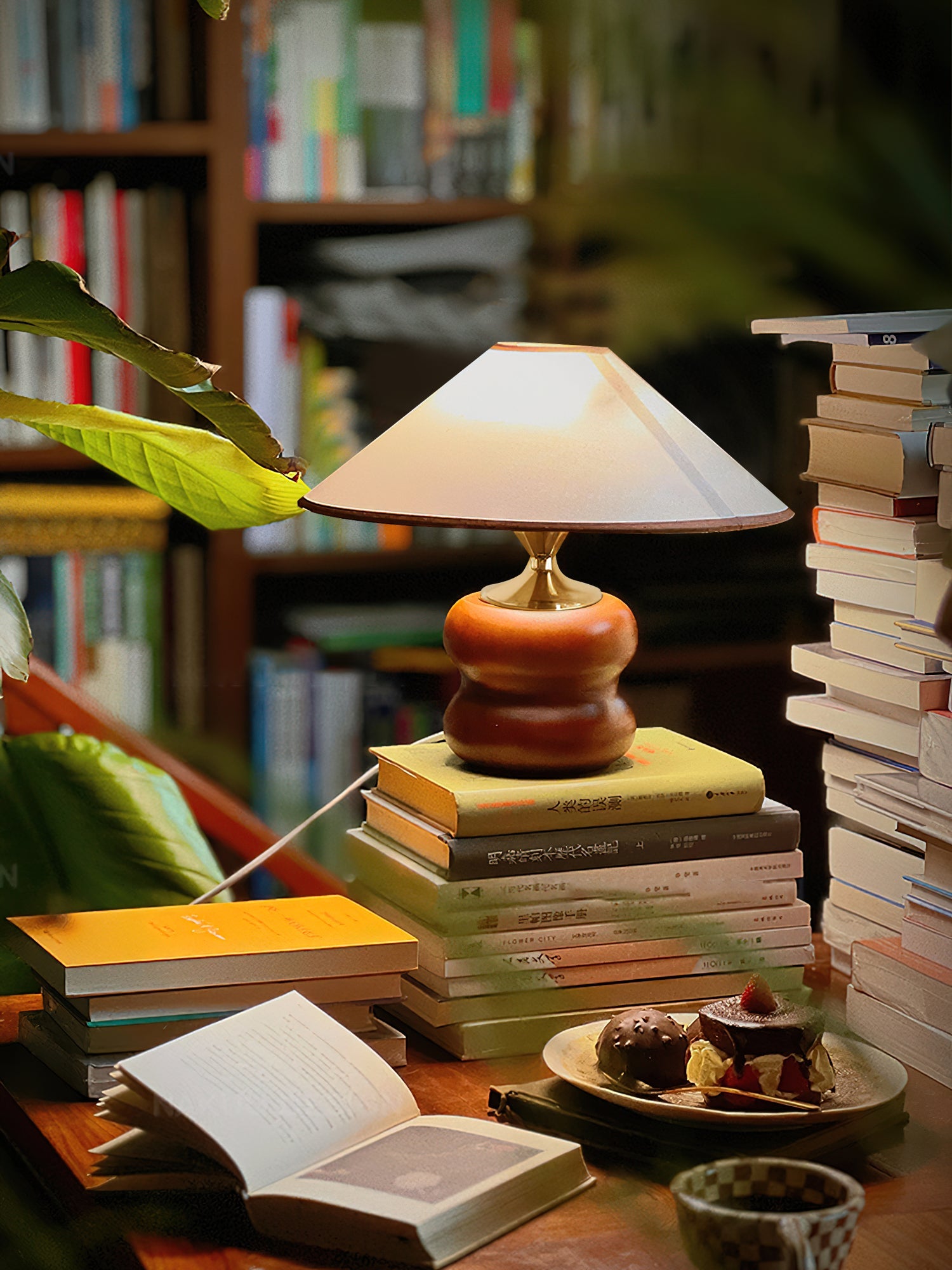 Elegant Wooden Table Lamp with Brass Accent – 32cm for Living Room or Bedroom 8