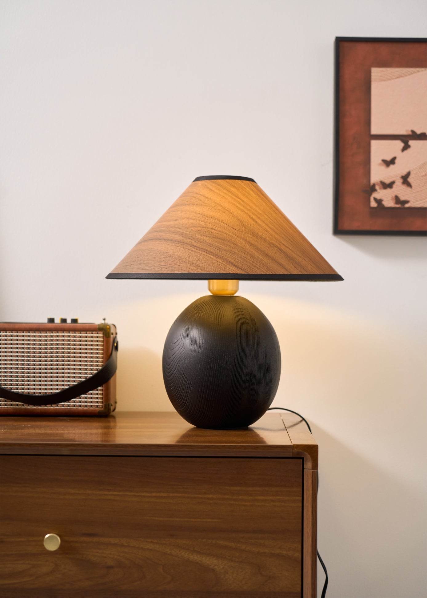 Kodu Table Lamp with Wood Finish and LED Compatibility – Elegant Indoor Lighting 9