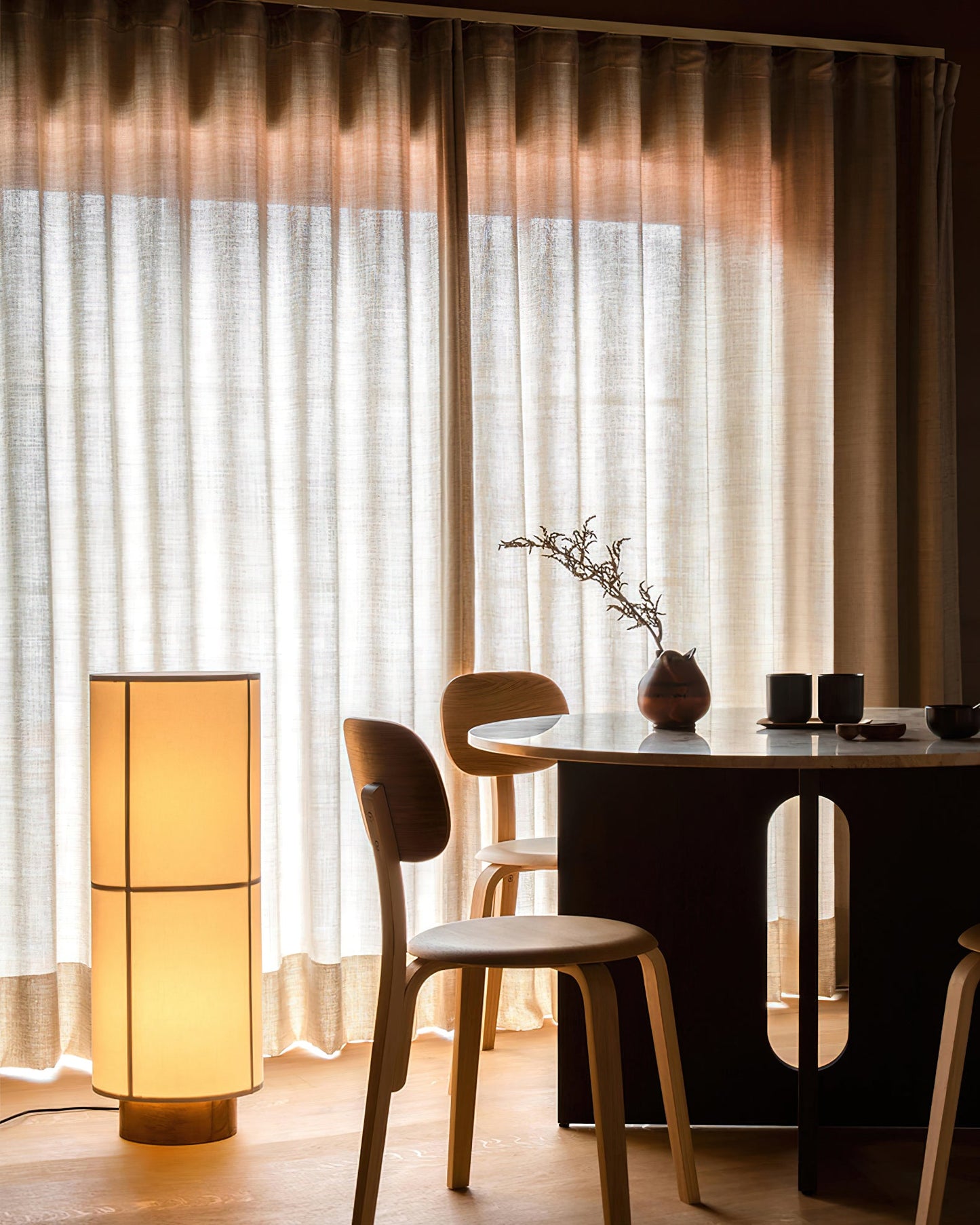 Linen Table Lamp with Solid Wood Base – Modern Bedroom or Desk Lamp for Ambient Lighting 8