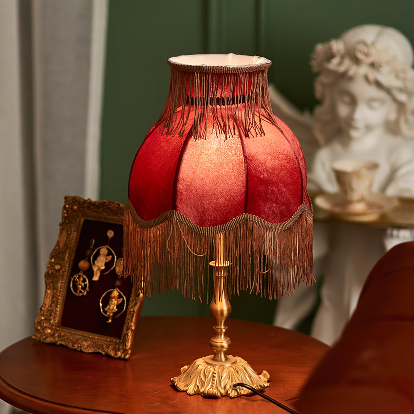 Modern Brass Table Lamp with Tassels – Stylish Indoor Lighting Fixture 4