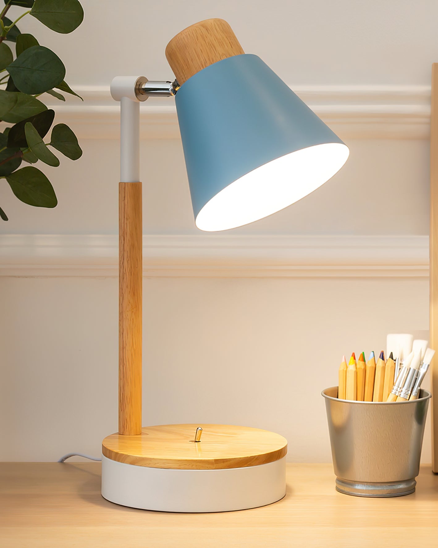 Modern Table Lamp with Wooden Base and Metal Shade – Minimalist Design for Desk or Bedside 9