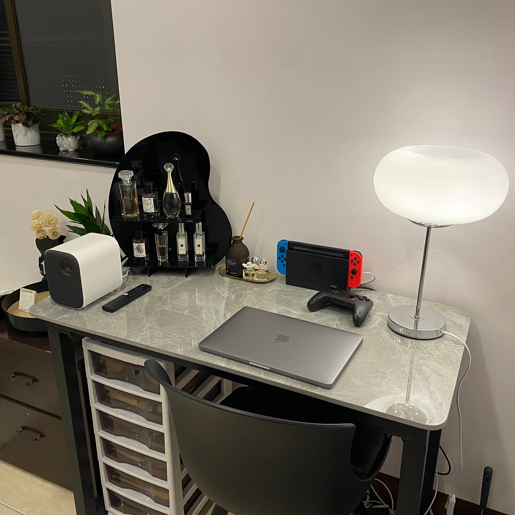 Minimalist Table Lamp with LED Bulb Compatibility – Modern Silver Finish 6