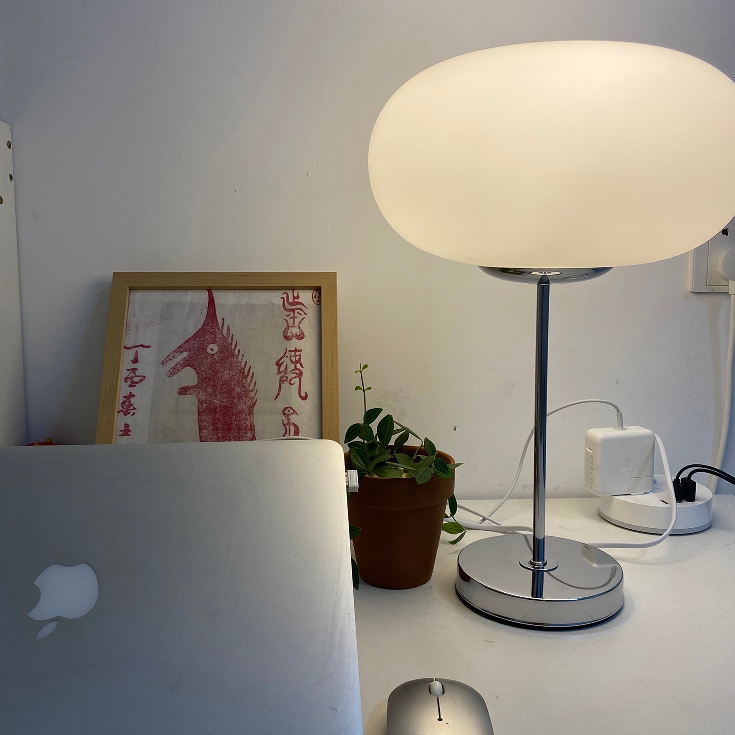 Minimalist Table Lamp with LED Bulb Compatibility – Modern Silver Finish 9