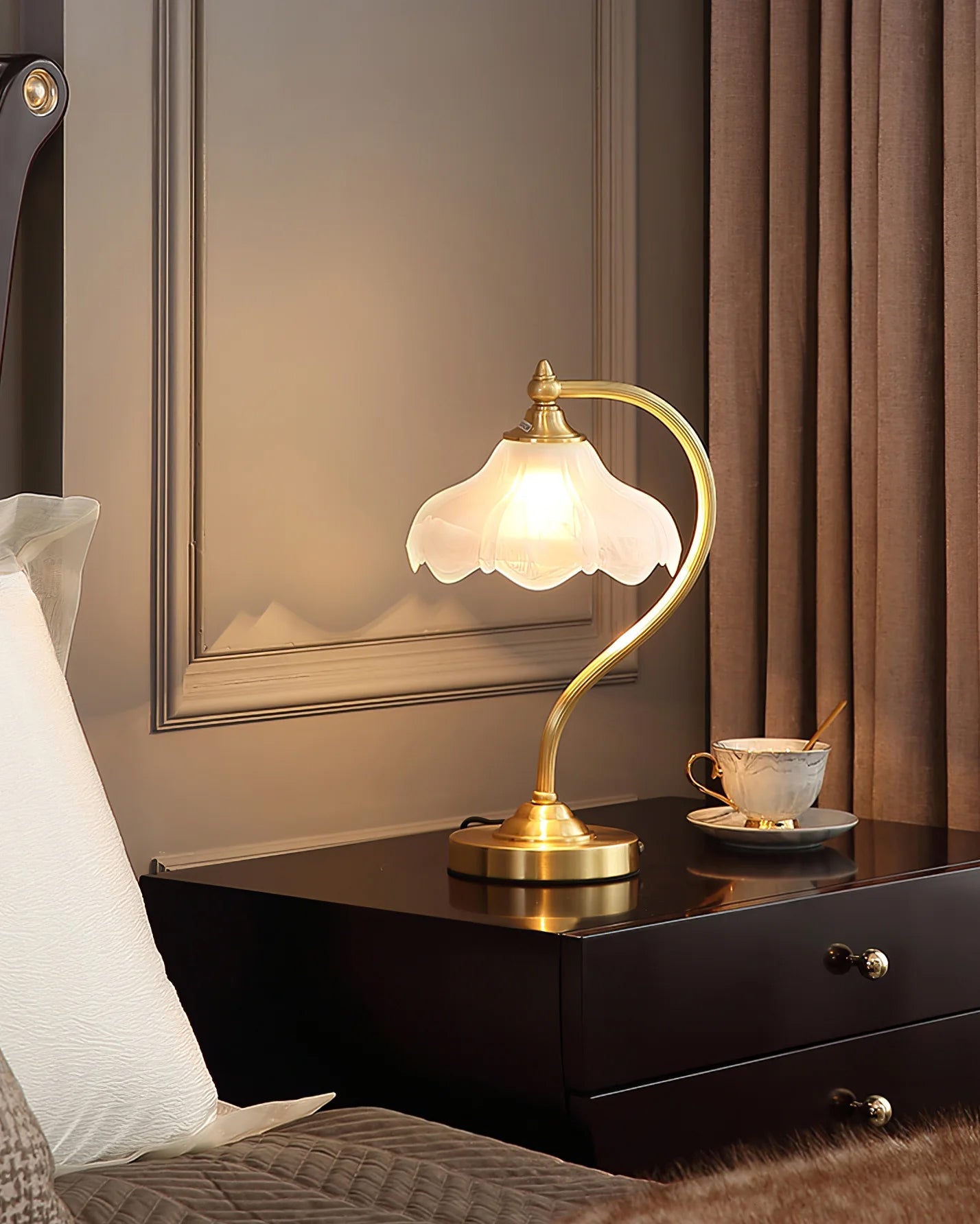 Elegant Brass and Glass Table Lamp – Magnolia Flower Design for Bedroom or Living Room 8