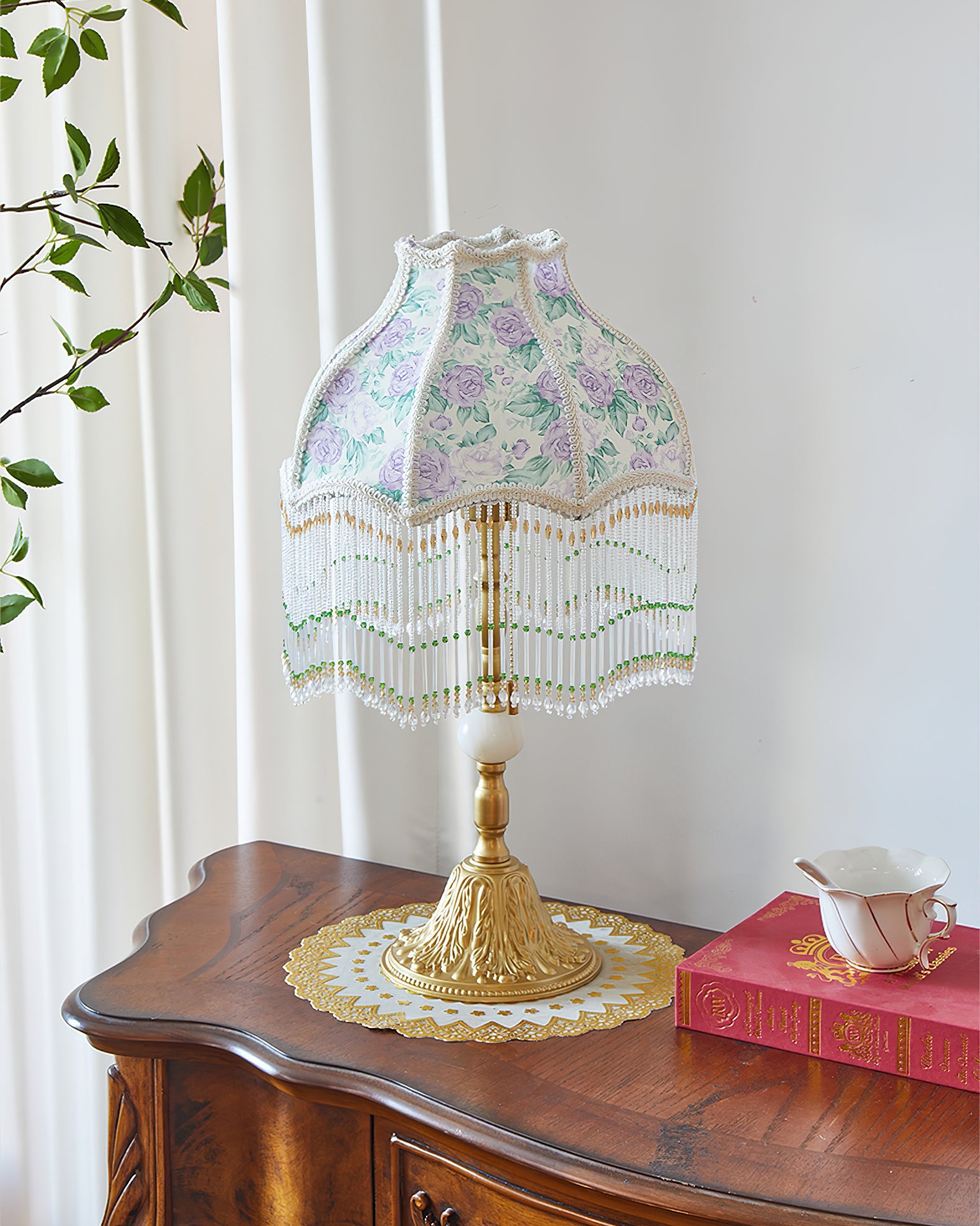 Vintage Tiffany-Style Table Lamp with Floral Accents - Elegant Bedside or Desk Lighting 4