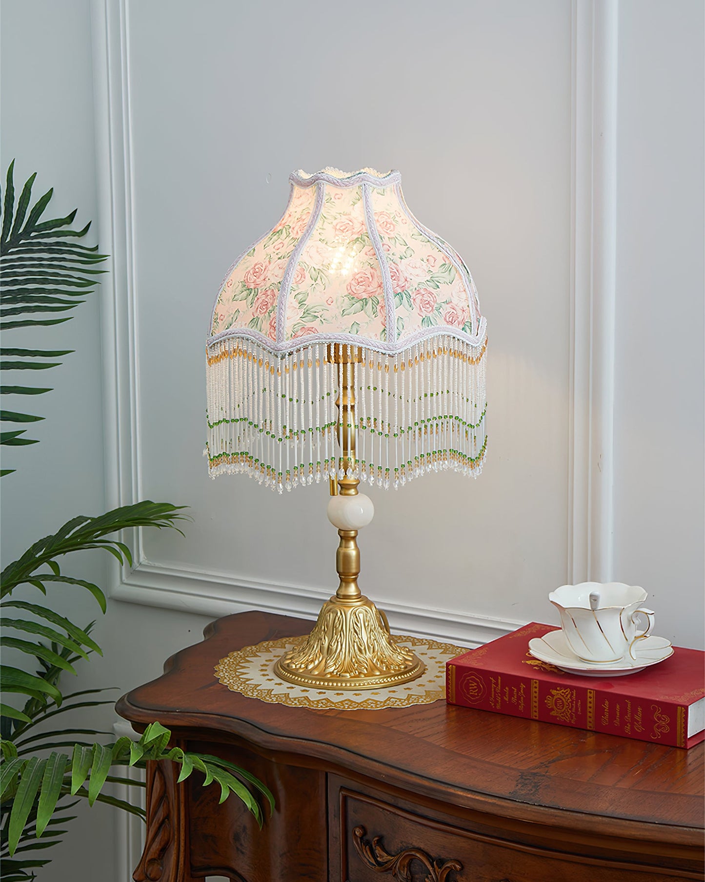 Vintage Tiffany-Style Table Lamp with Floral Accents - Elegant Bedside or Desk Lighting 6