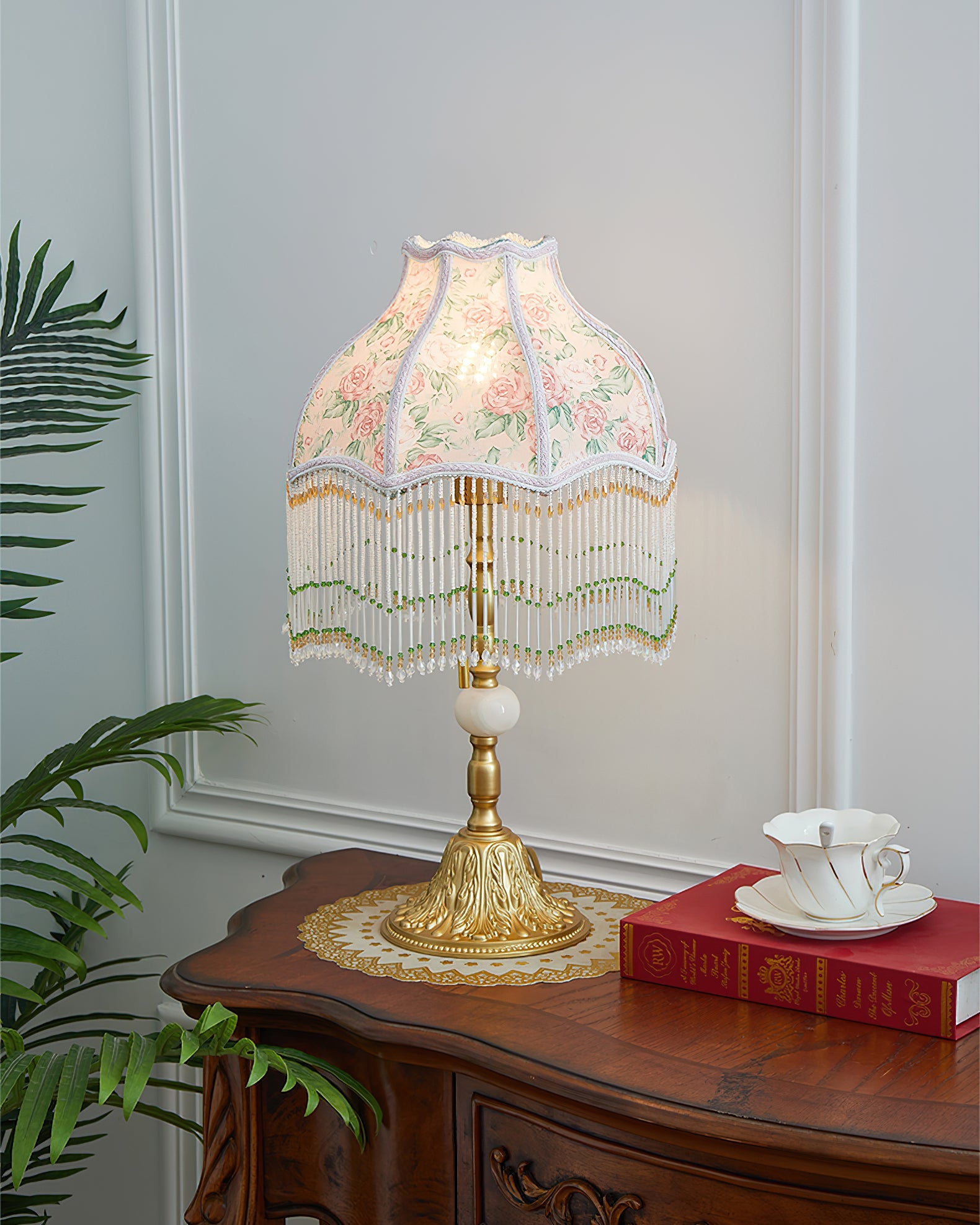 Vintage Tiffany-Style Table Lamp with Floral Accents - Elegant Bedside or Desk Lighting 6