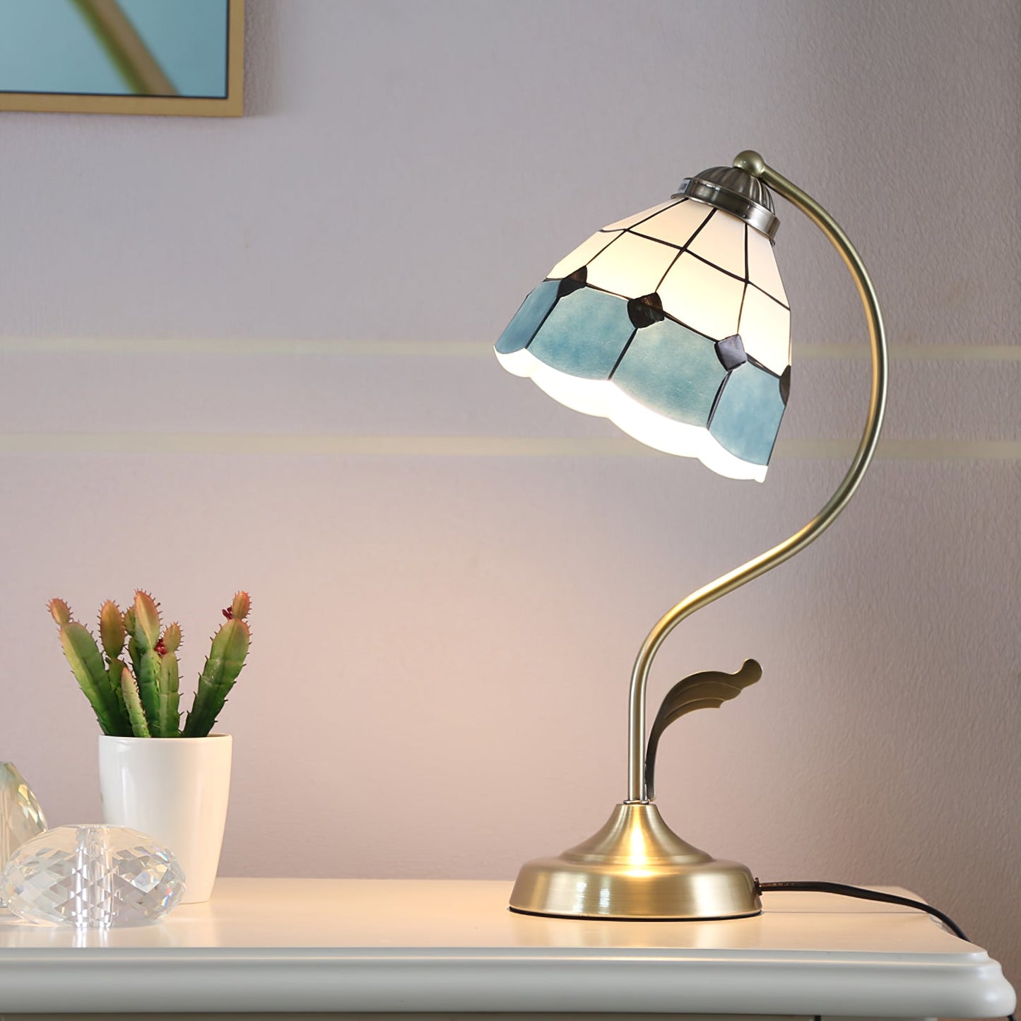 Elegant Flower-Shaped Glass Table Lamp with Metal Base – Indoor Lighting Fixture 3