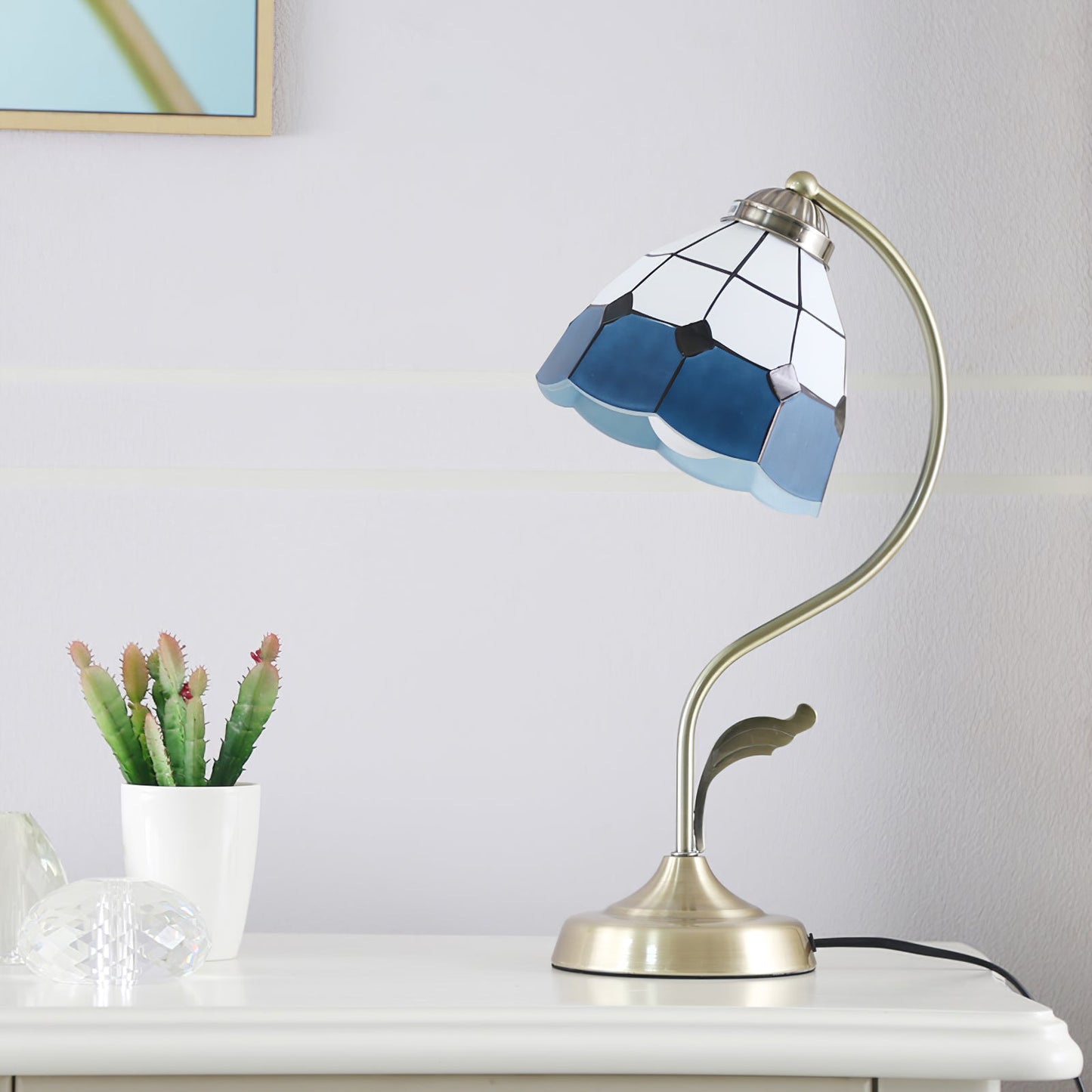 Elegant Flower-Shaped Glass Table Lamp with Metal Base – Indoor Lighting Fixture 4