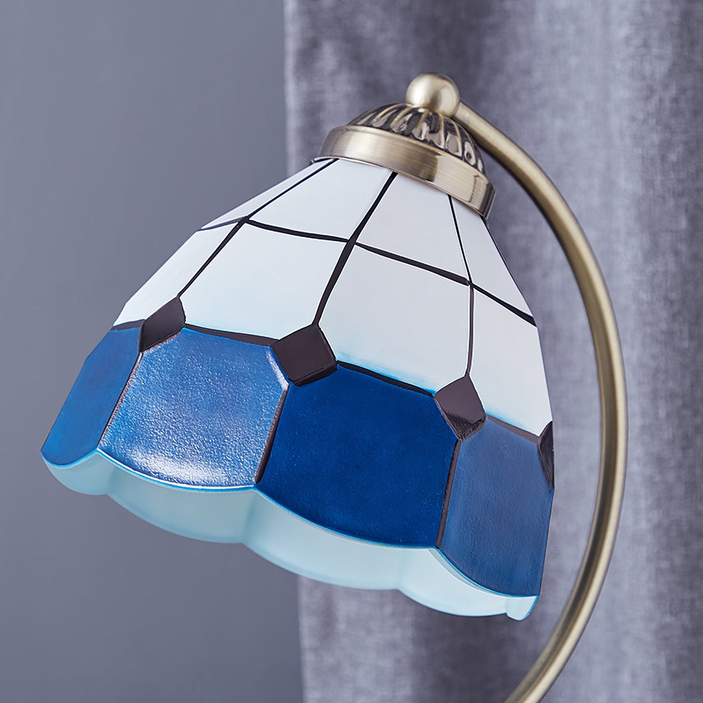 Elegant Flower-Shaped Glass Table Lamp with Metal Base – Indoor Lighting Fixture 5