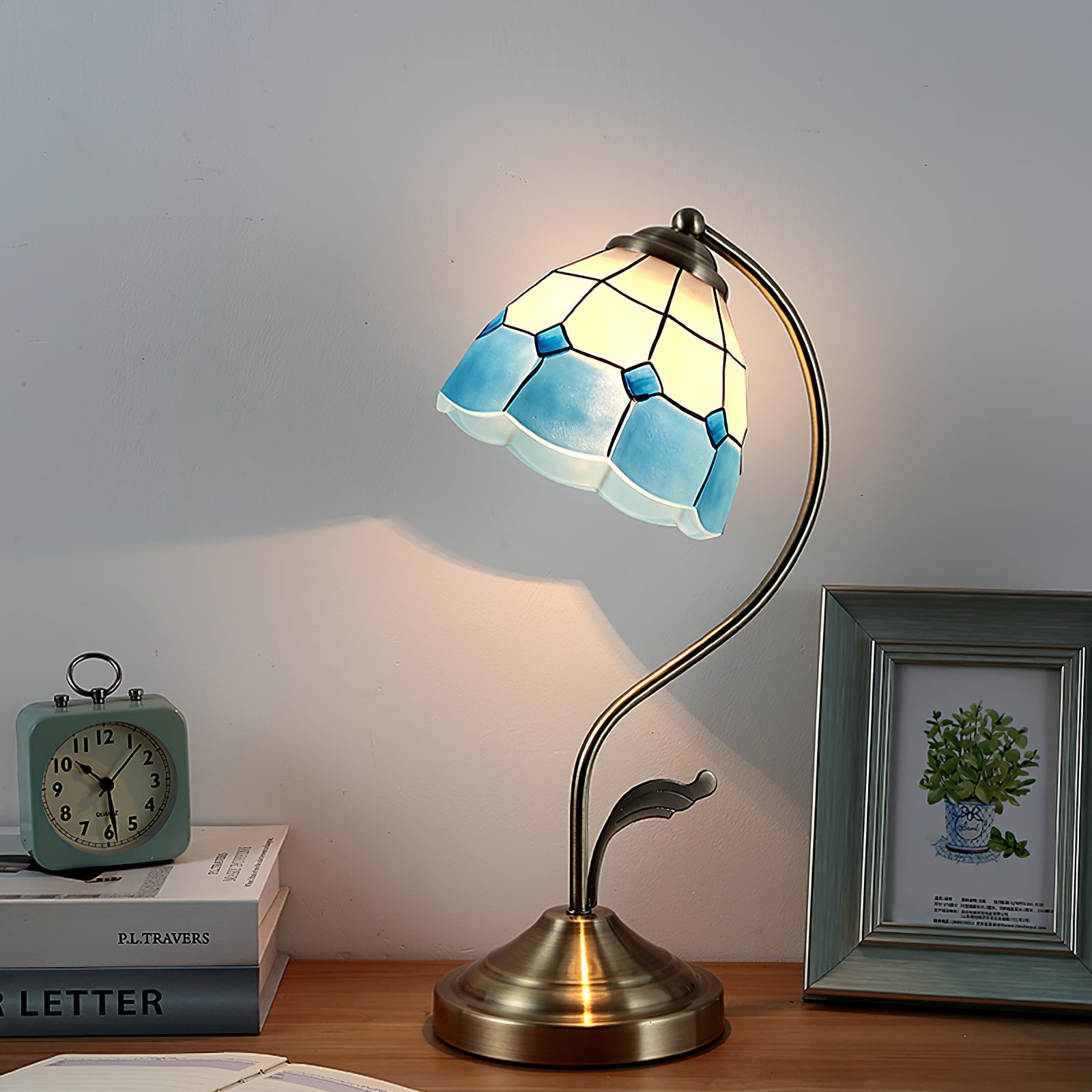 Elegant Flower-Shaped Glass Table Lamp with Metal Base – Indoor Lighting Fixture 7