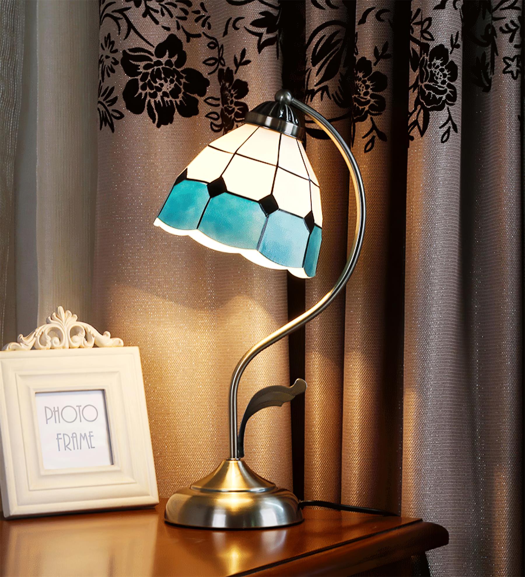 Elegant Flower-Shaped Glass Table Lamp with Metal Base – Indoor Lighting Fixture 8