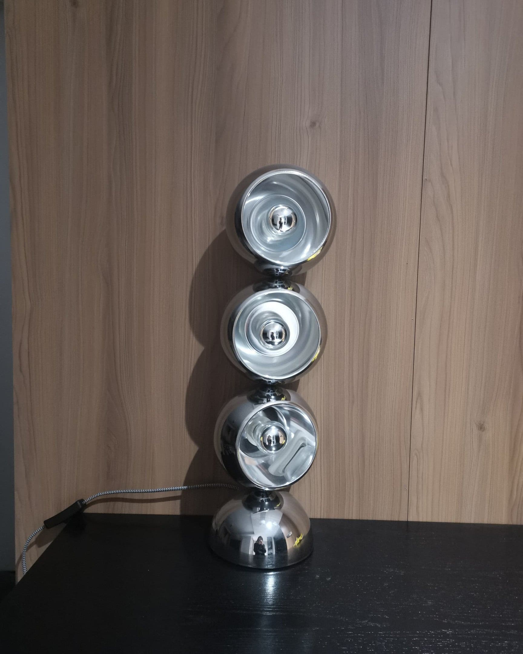 Contemporary Table Lamp with LED Compatibility for Living Room or Bedroom 7
