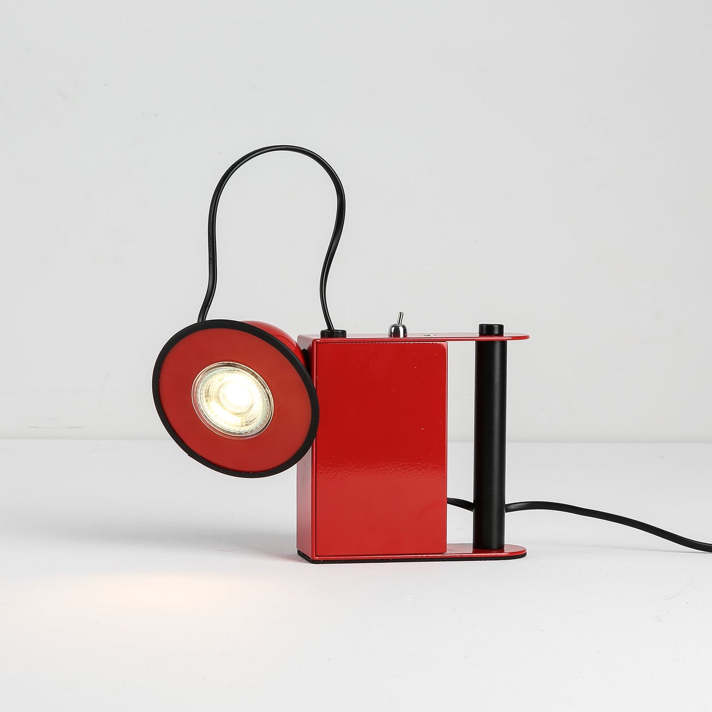 Compact Adjustable Table Lamp with Magnetic Head – Versatile Indoor Lighting 2